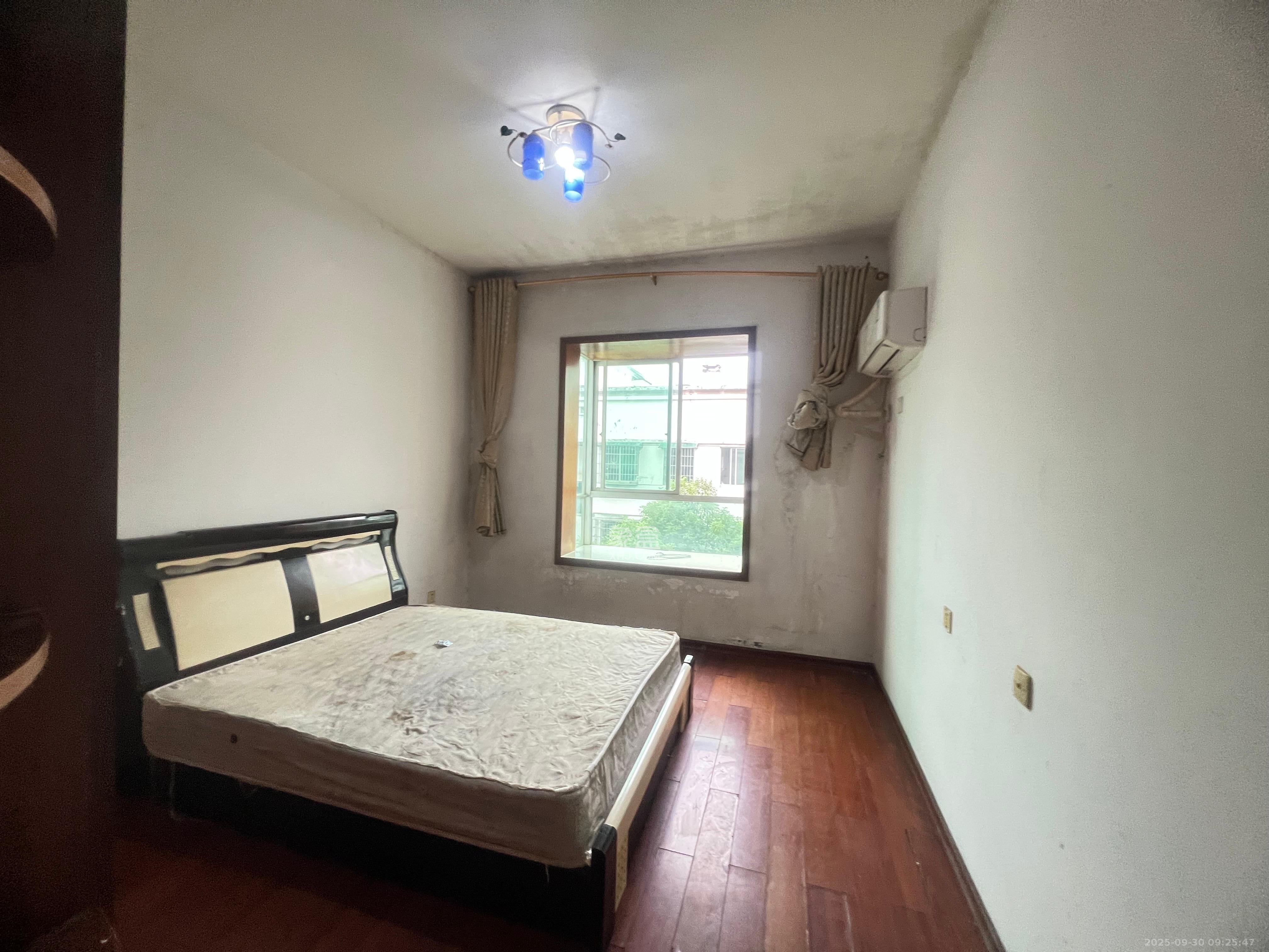 中南汽车世界  2室2厅1卫    1000.0元/月室内图