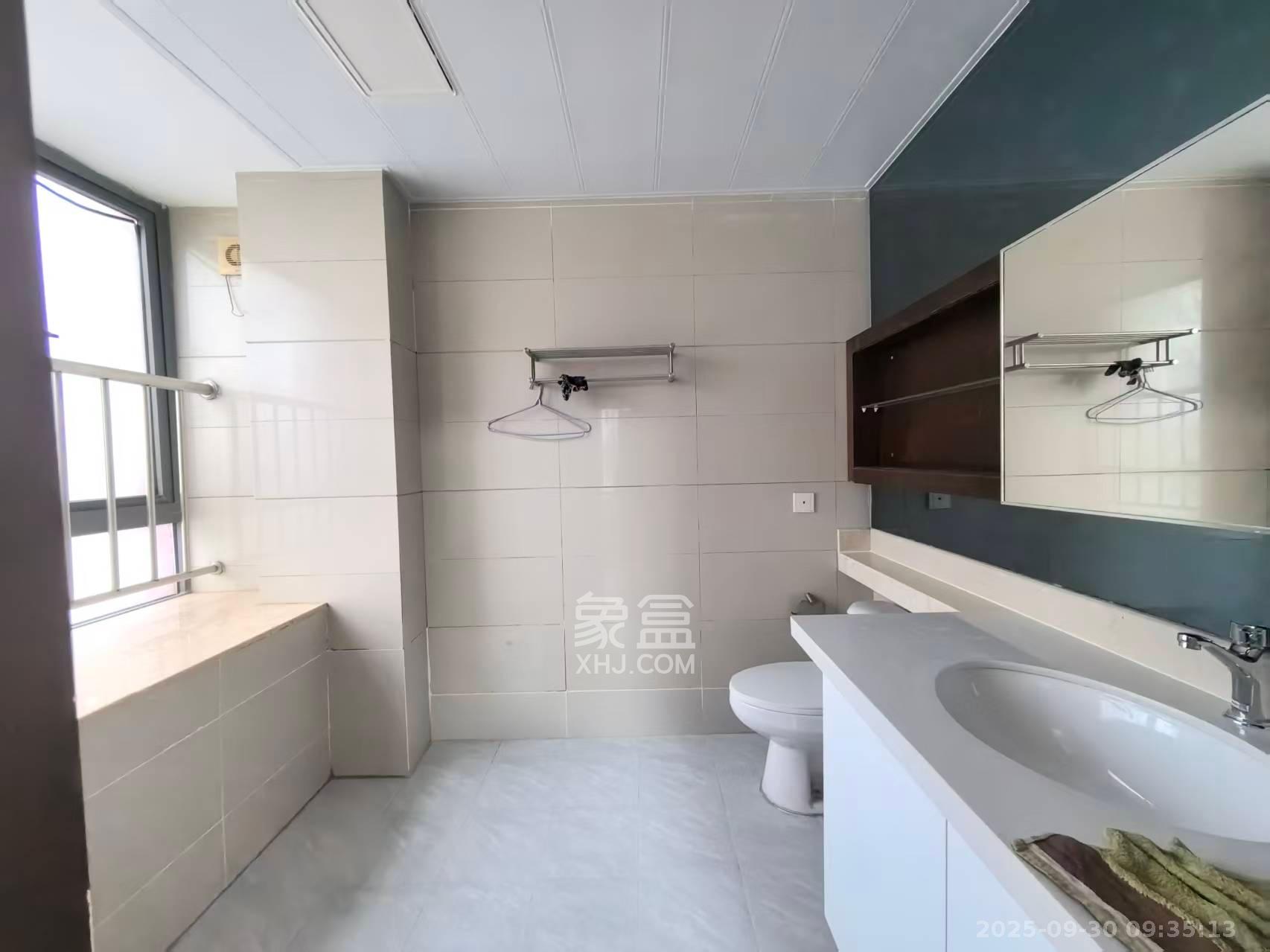 珠江花城二期扶水岸 3室2厅2卫 2100.0元/月 珠江花城二期扶水岸 3室2厅2卫 2100.0元/月室内图