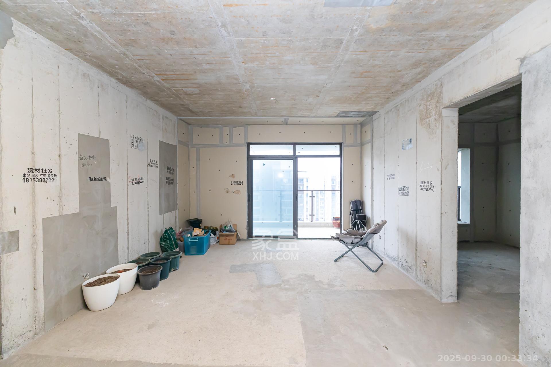 润和湘江天地E区 4室2厅2卫 168.0万 润和湘江天地E区 4室2厅2卫 168.0万客厅