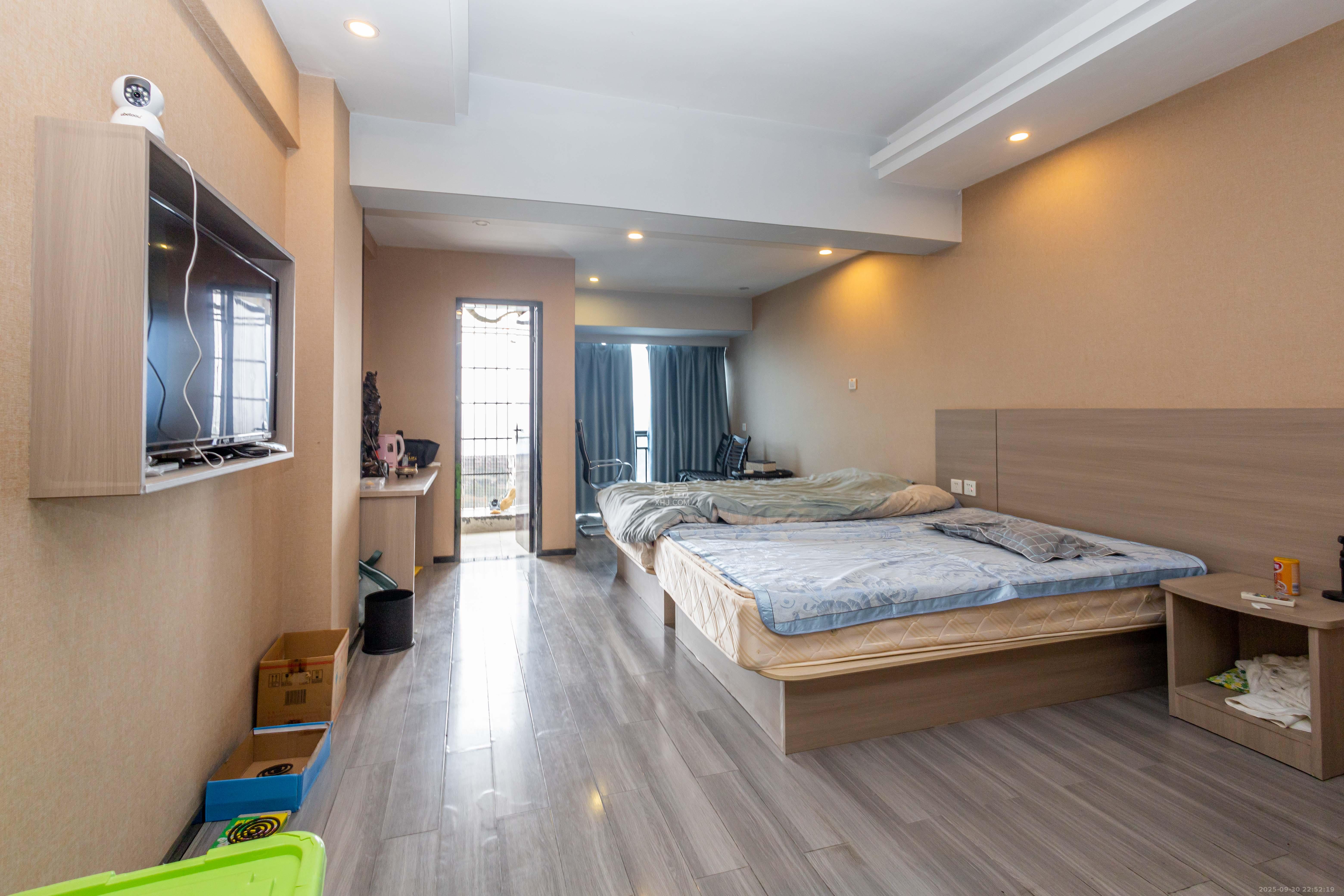 方略90公馆  1室1厅1卫    17.8万 方略90公馆  1室1厅1卫    17.8万客厅