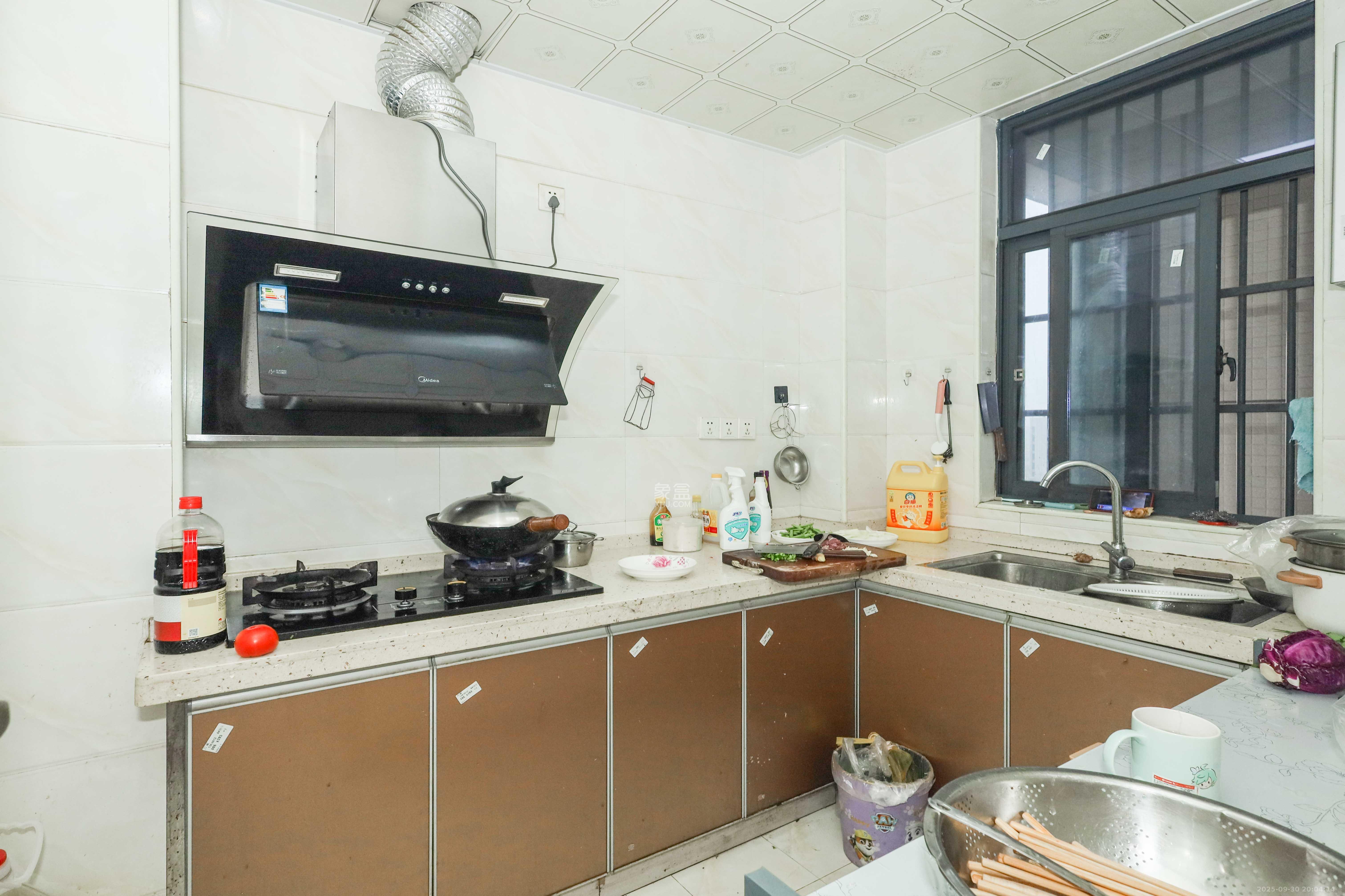 华侨假日中心(晟华苑) 4室2厅1卫 83.0万 华侨假日中心(晟华苑) 4室2厅1卫 83.0万厨房