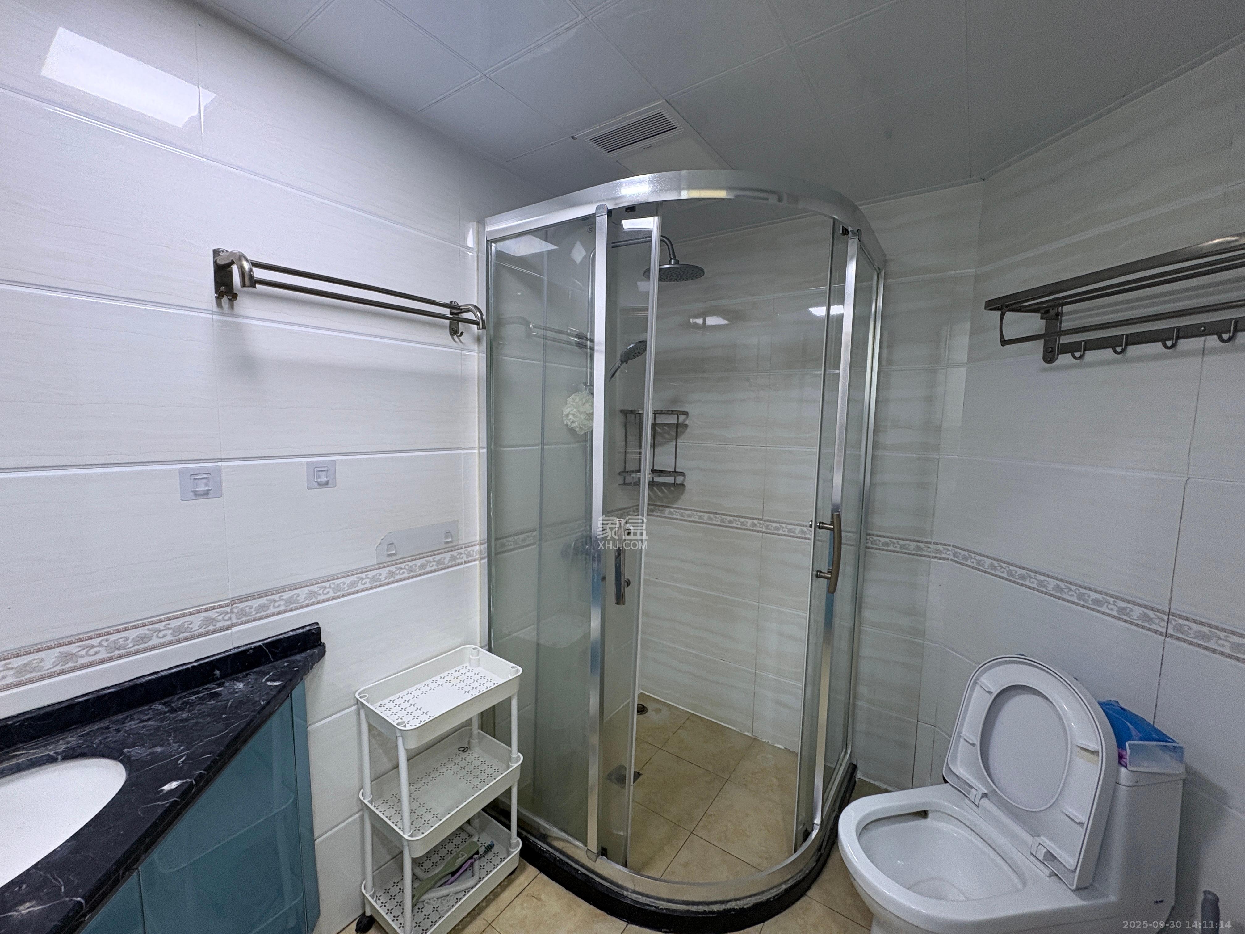 麓谷明珠  1室1厅1卫    2000.0元/月室内图