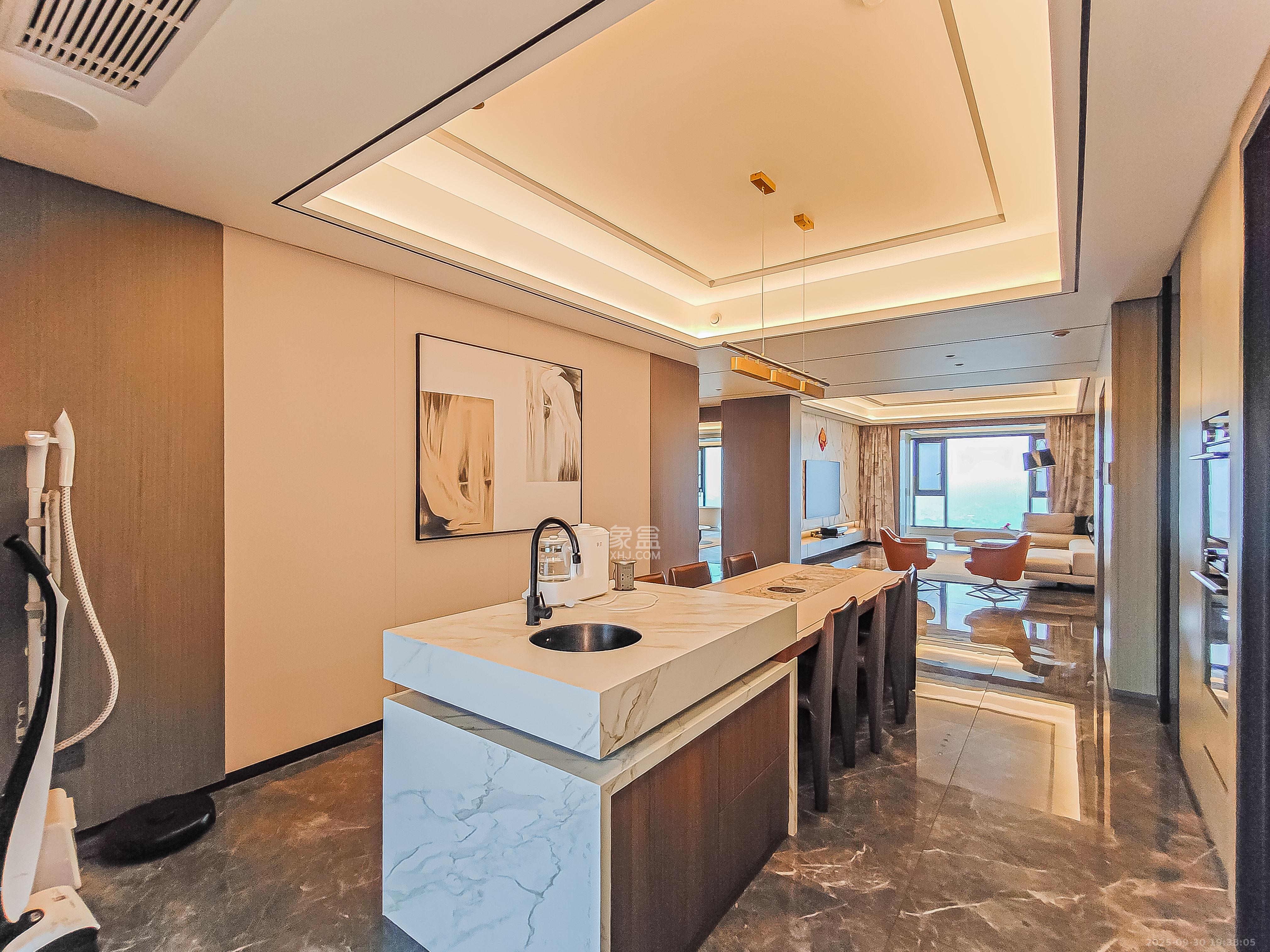 中建江山壹号  1室2厅4卫    880.0万客厅