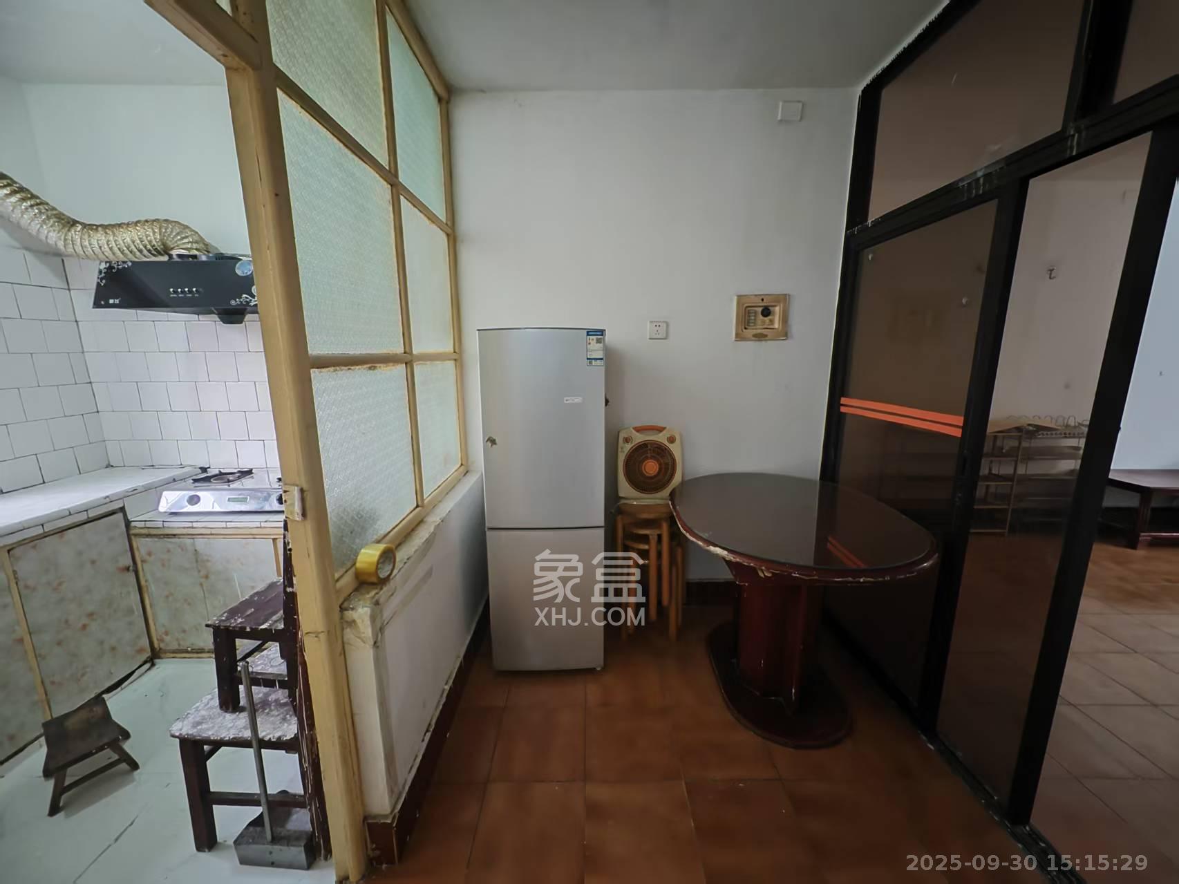 华侨一村 2室1厅1卫 2300.0元/月 华侨一村 2室1厅1卫 2300.0元/月室内图