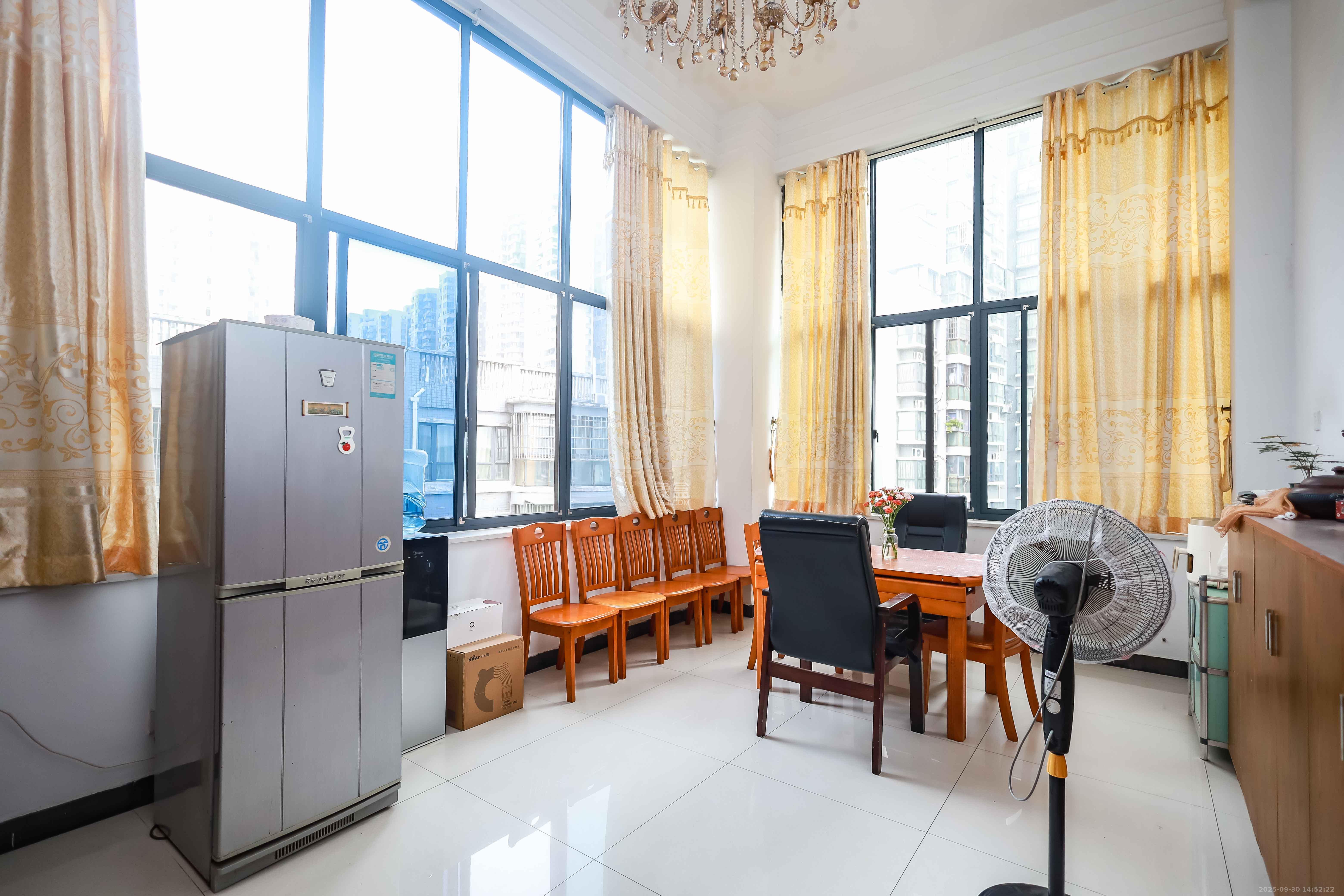 未来城科学家园 5室2厅3卫 165.0万 未来城科学家园 5室2厅3卫 165.0万其他