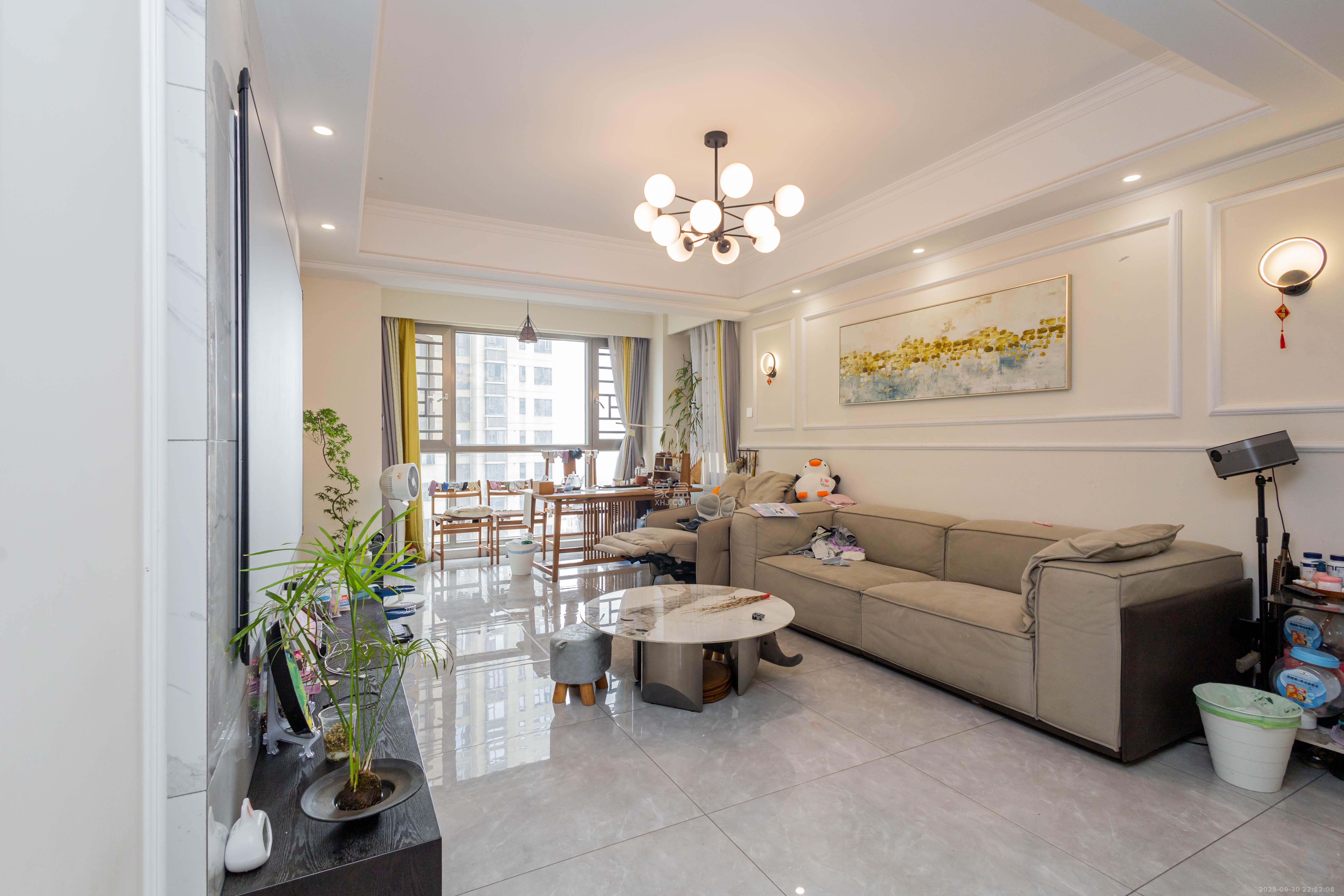 爵世名邸东湖(东湖壹号企业总部基地) 3室2厅2卫 106.0万 爵世名邸东湖(东湖壹号企业总部基地) 3室2厅2卫 106.0万客厅