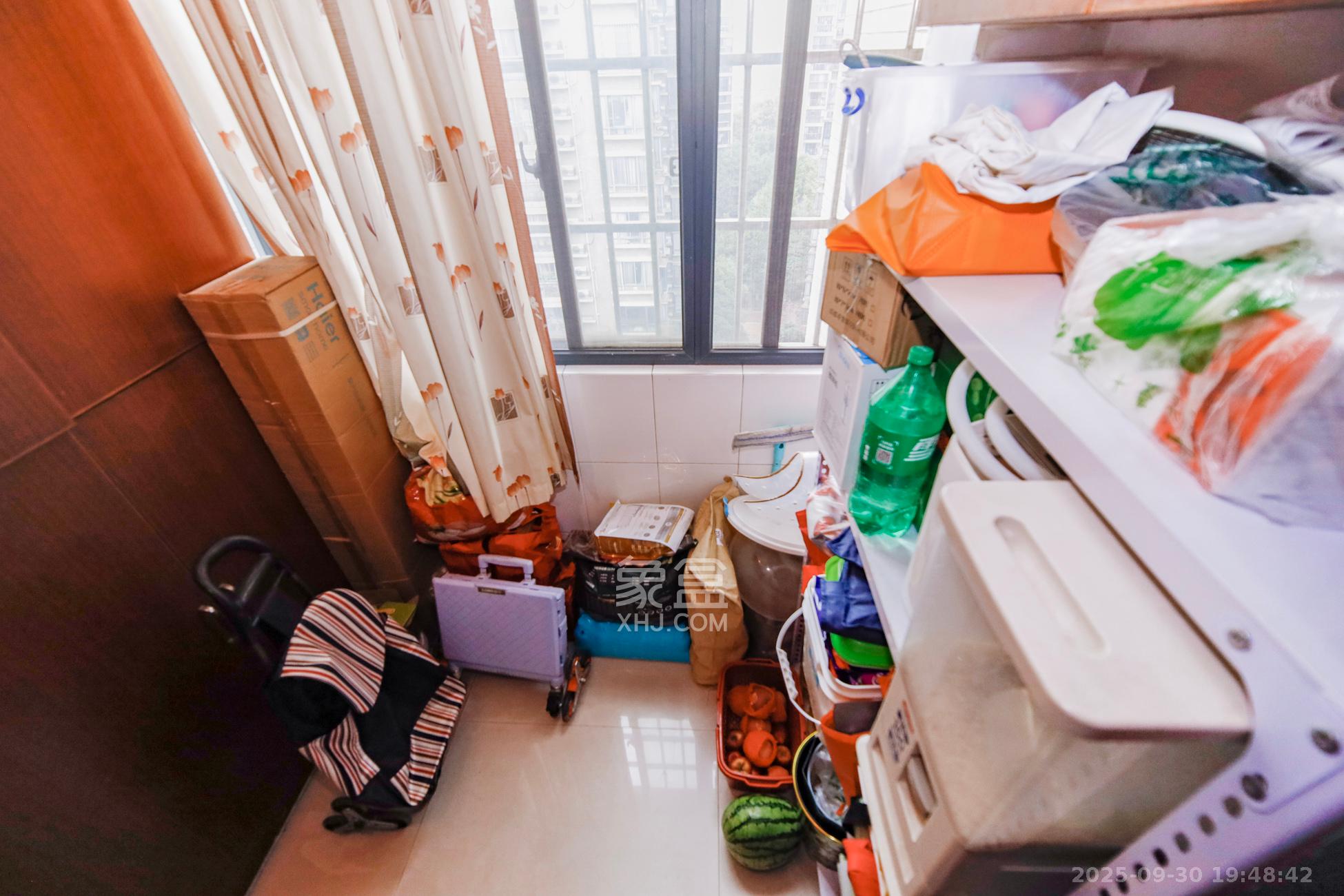 湘水一城(一期)  3室2厅2卫    90.0万阳台