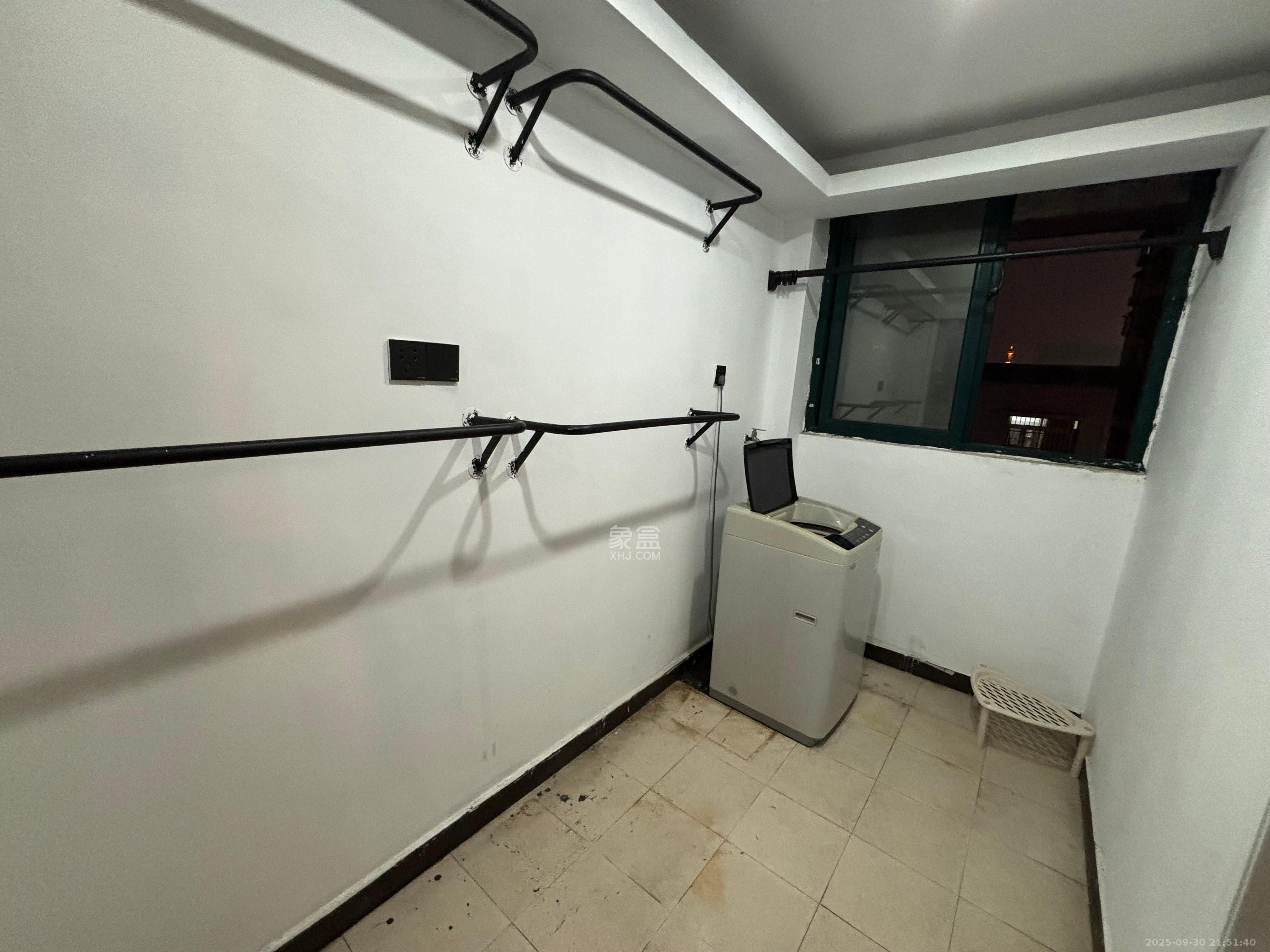 新青年公寓  1室1厅1卫    1600.0元/月 新青年公寓  1室1厅1卫    1600.0元/月室内图