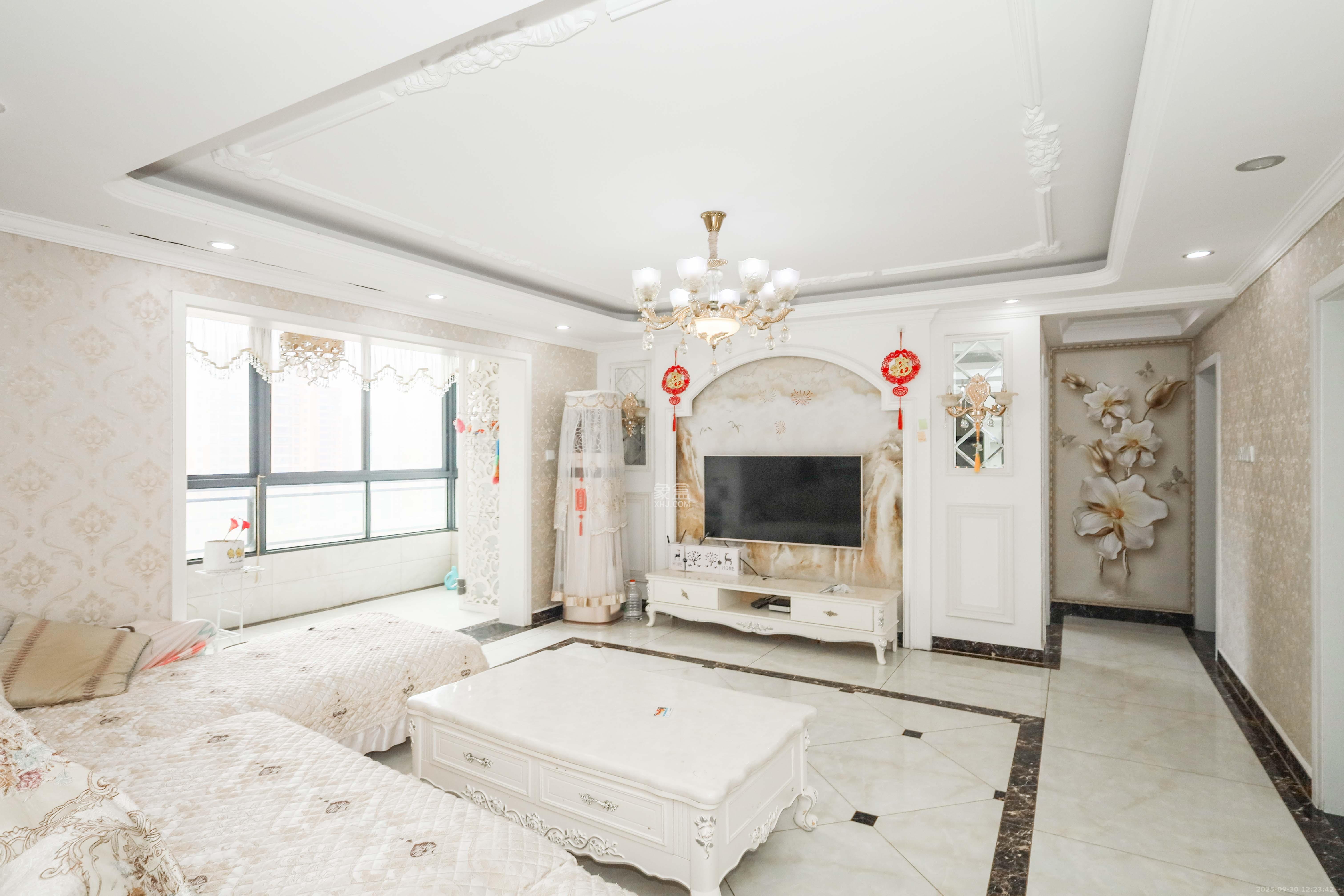 好莱城(弘德西街) 4室2厅2卫 120.0万 好莱城(弘德西街) 4室2厅2卫 120.0万客厅