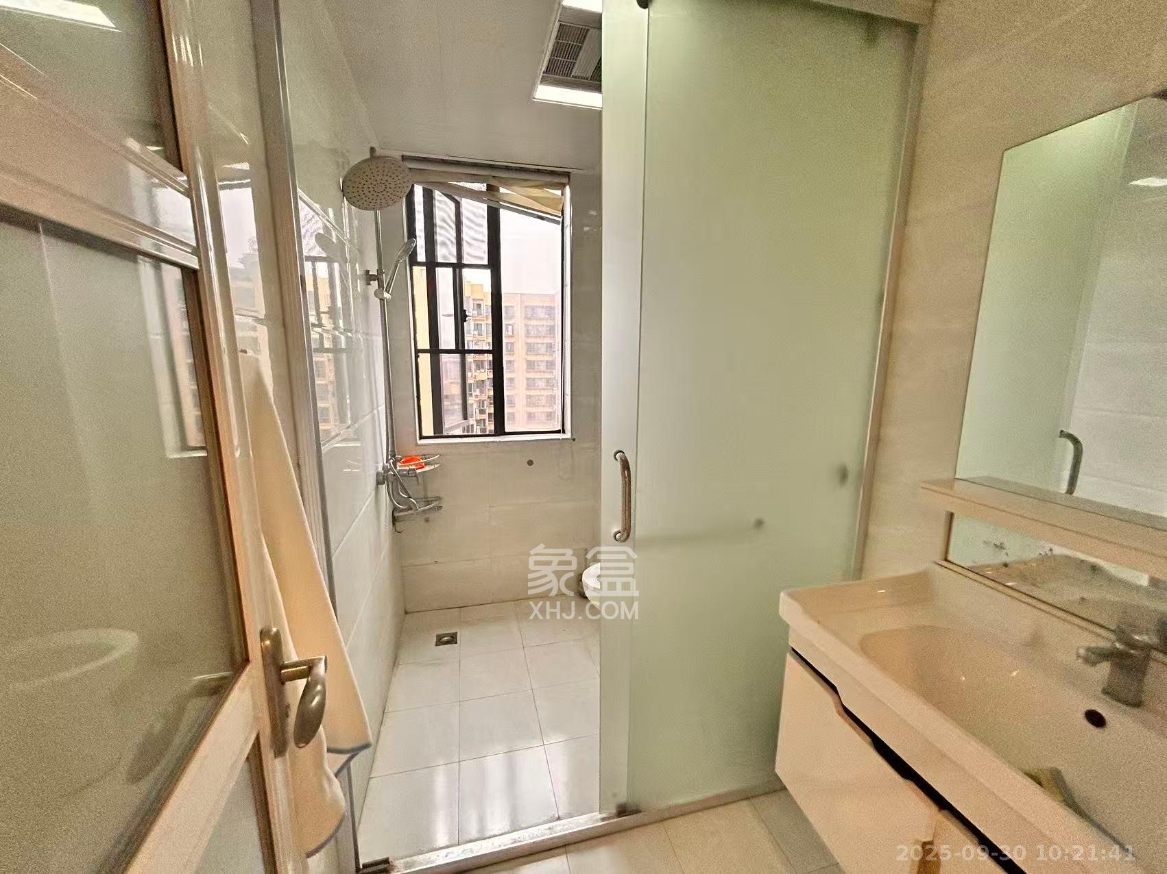 兴威帕克水岸 3室1厅2卫 2700.0元/月 兴威帕克水岸 3室1厅2卫 2700.0元/月室内图