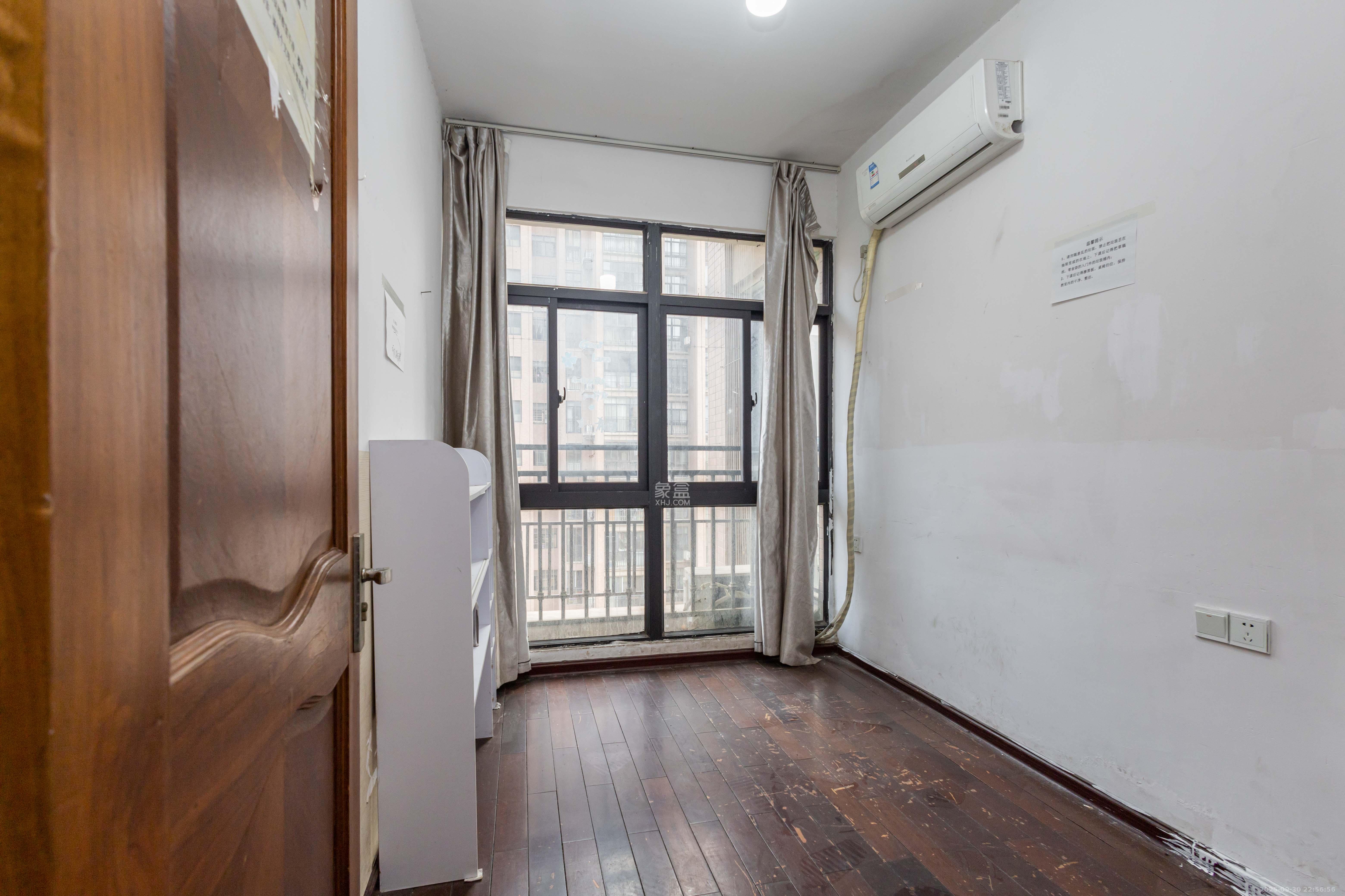 康桥长郡  3室2厅1卫    58.0万卧室