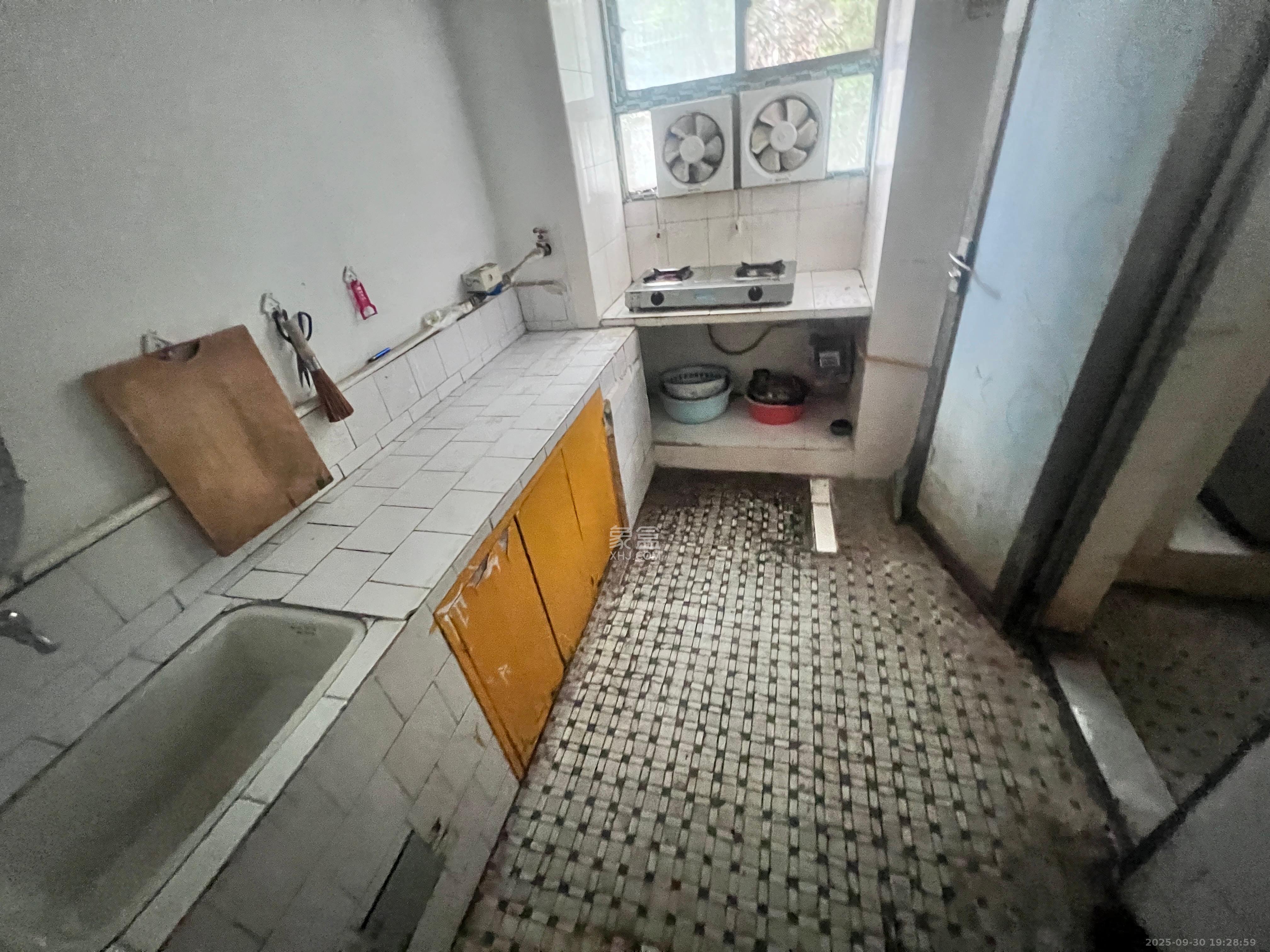 长勘小区 1室1厅1卫 1500.0元/月 长勘小区 1室1厅1卫 1500.0元/月室内图