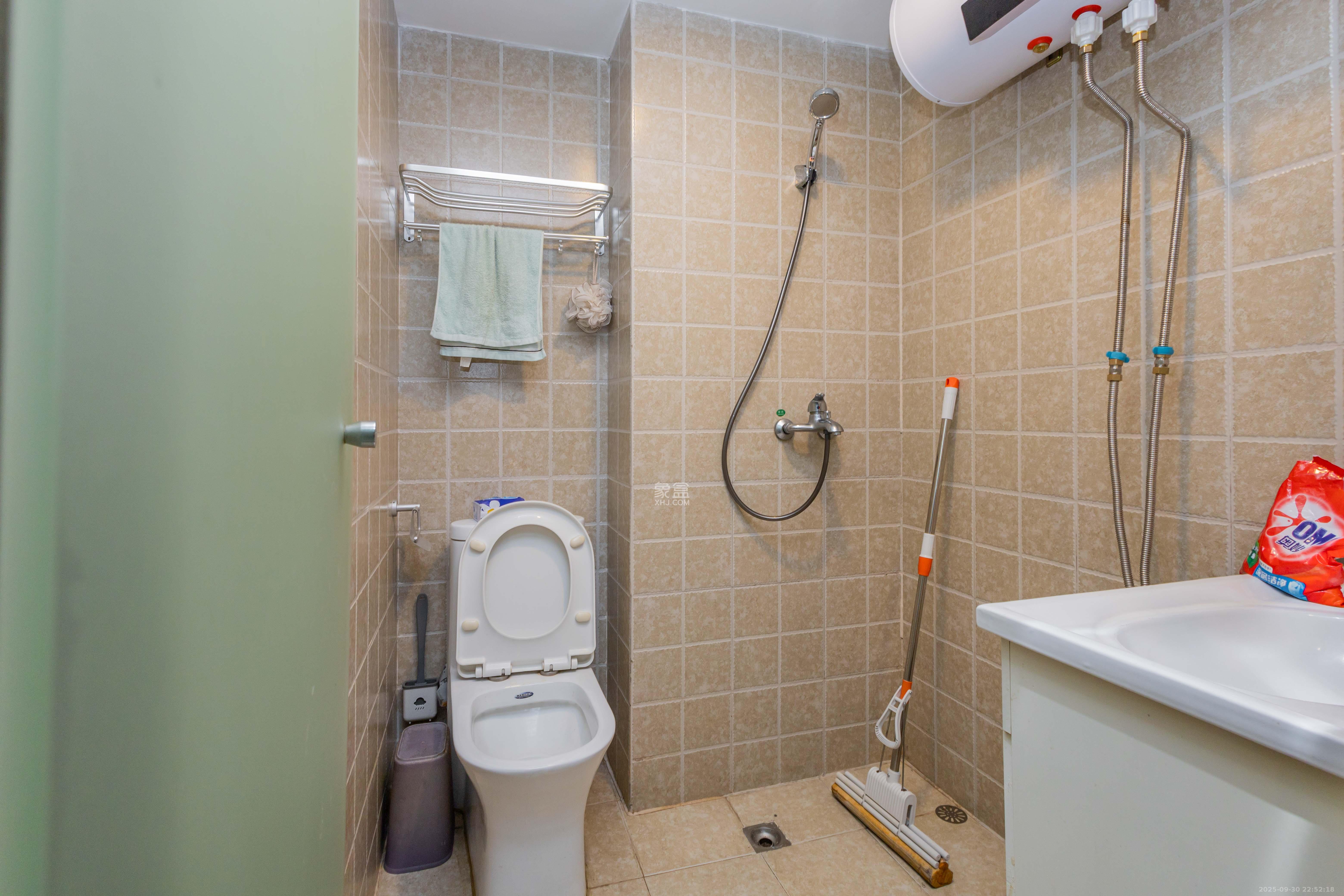 方略90公馆  1室1厅1卫    17.8万 方略90公馆  1室1厅1卫    17.8万卫生间