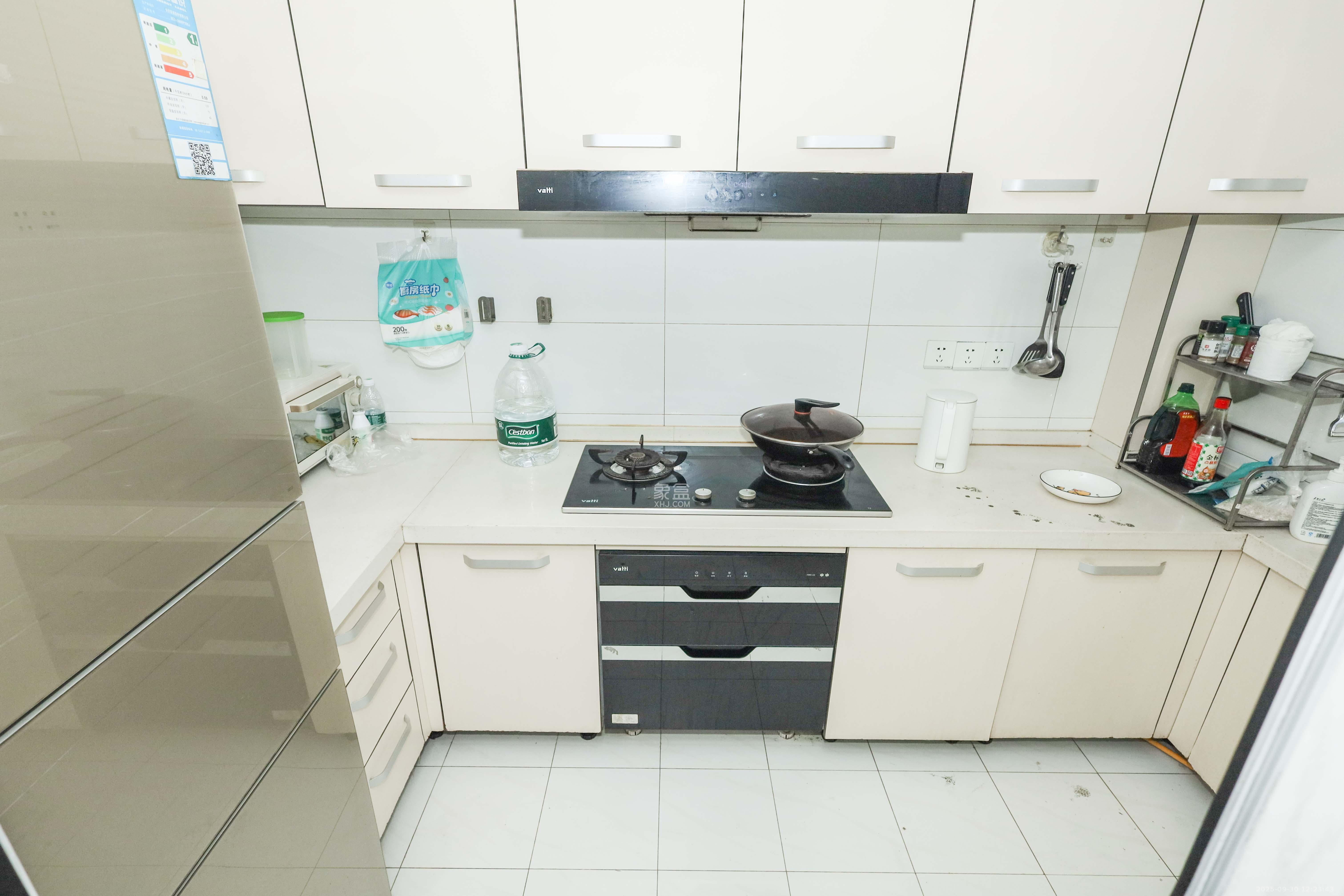 好莱城（弘德西街）  4室2厅2卫    120.0万厨房