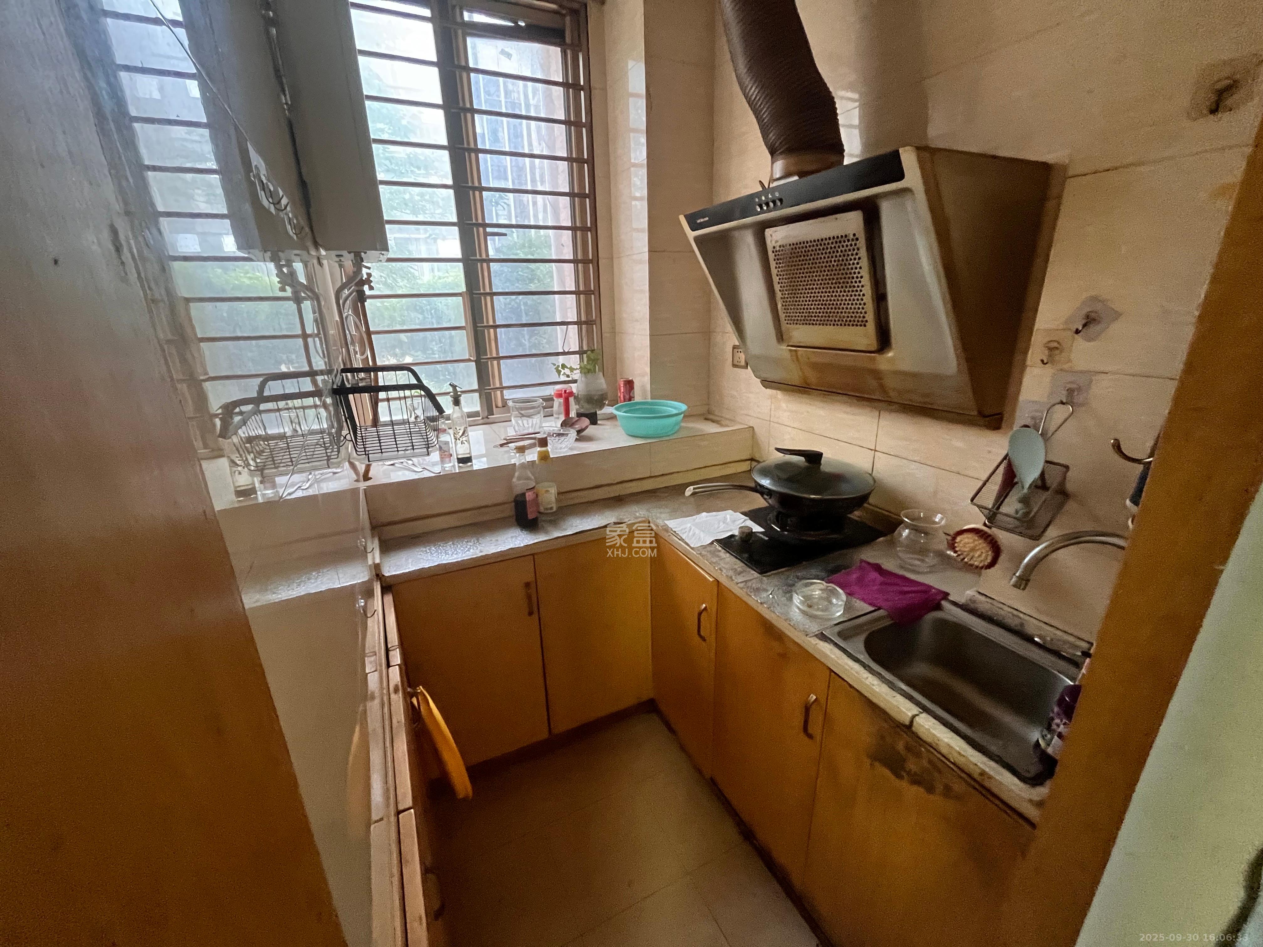 中城丽景香山园 1室1厅1卫 1400.0元/月 中城丽景香山园 1室1厅1卫 1400.0元/月室内图