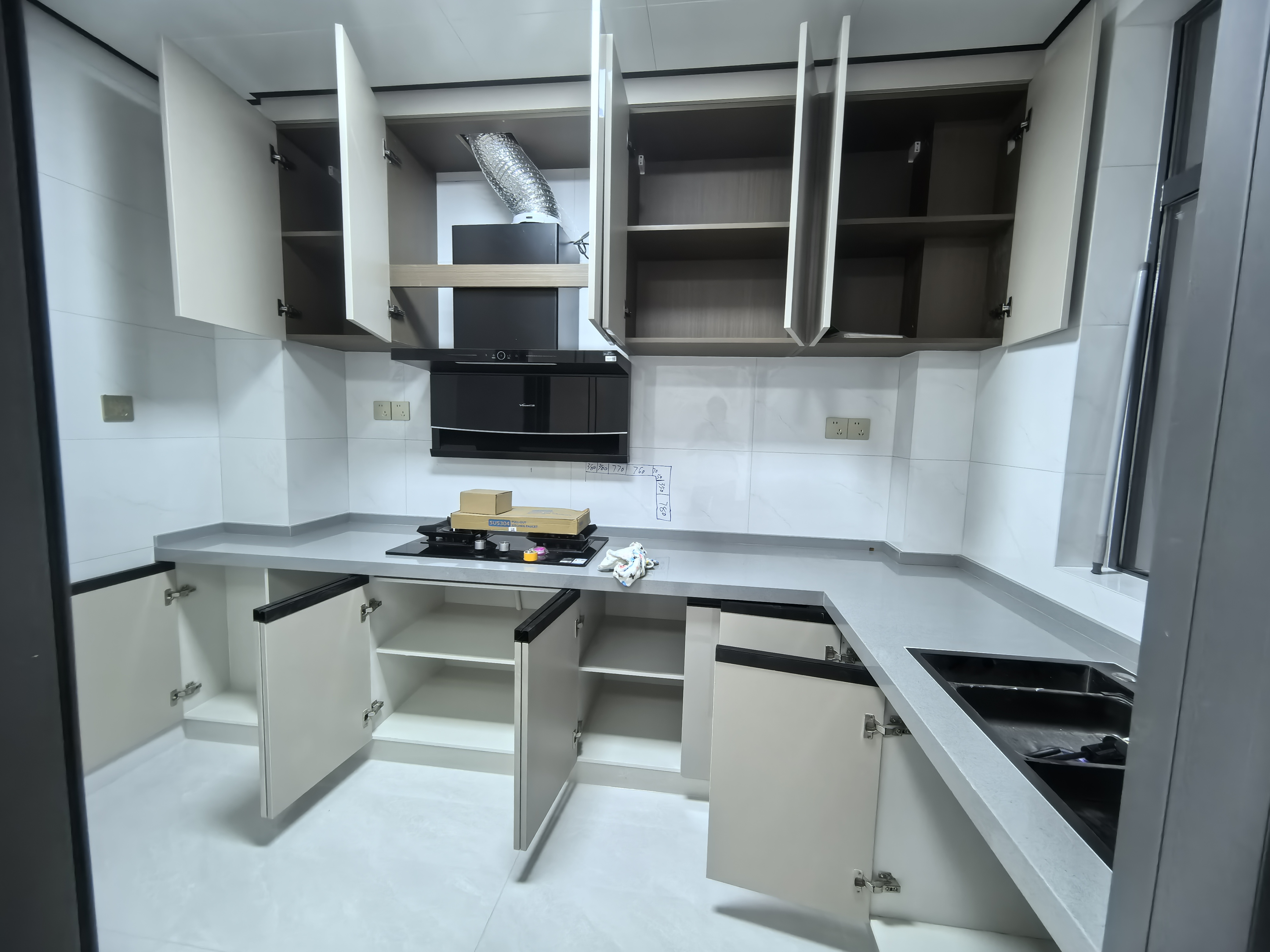 天成国际 4室2厅2卫 2500.0元/月 天成国际 4室2厅2卫 2500.0元/月室内图