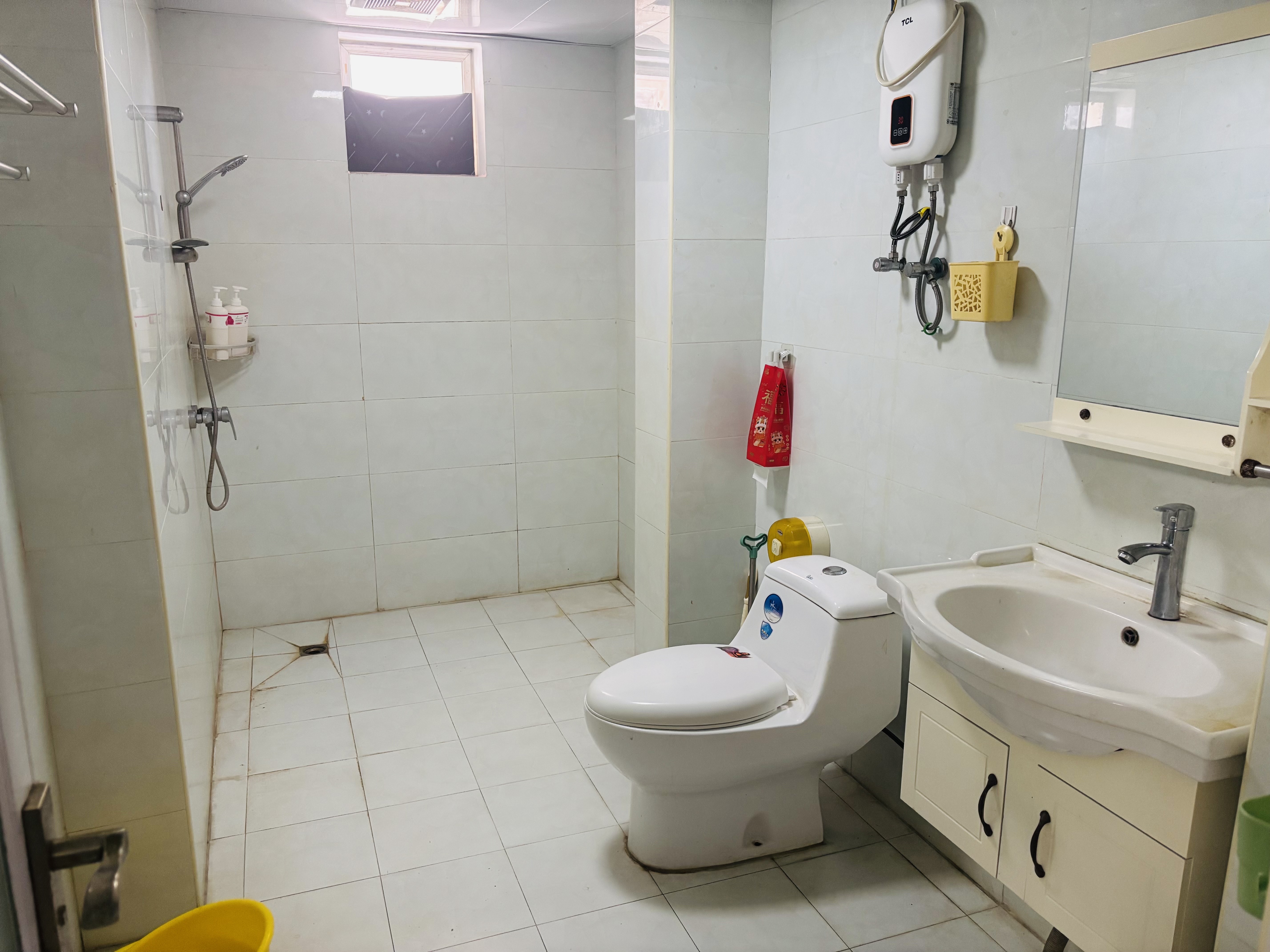 新宏基大厦 2室1厅1卫 2300.0元/月 新宏基大厦 2室1厅1卫 2300.0元/月室内图