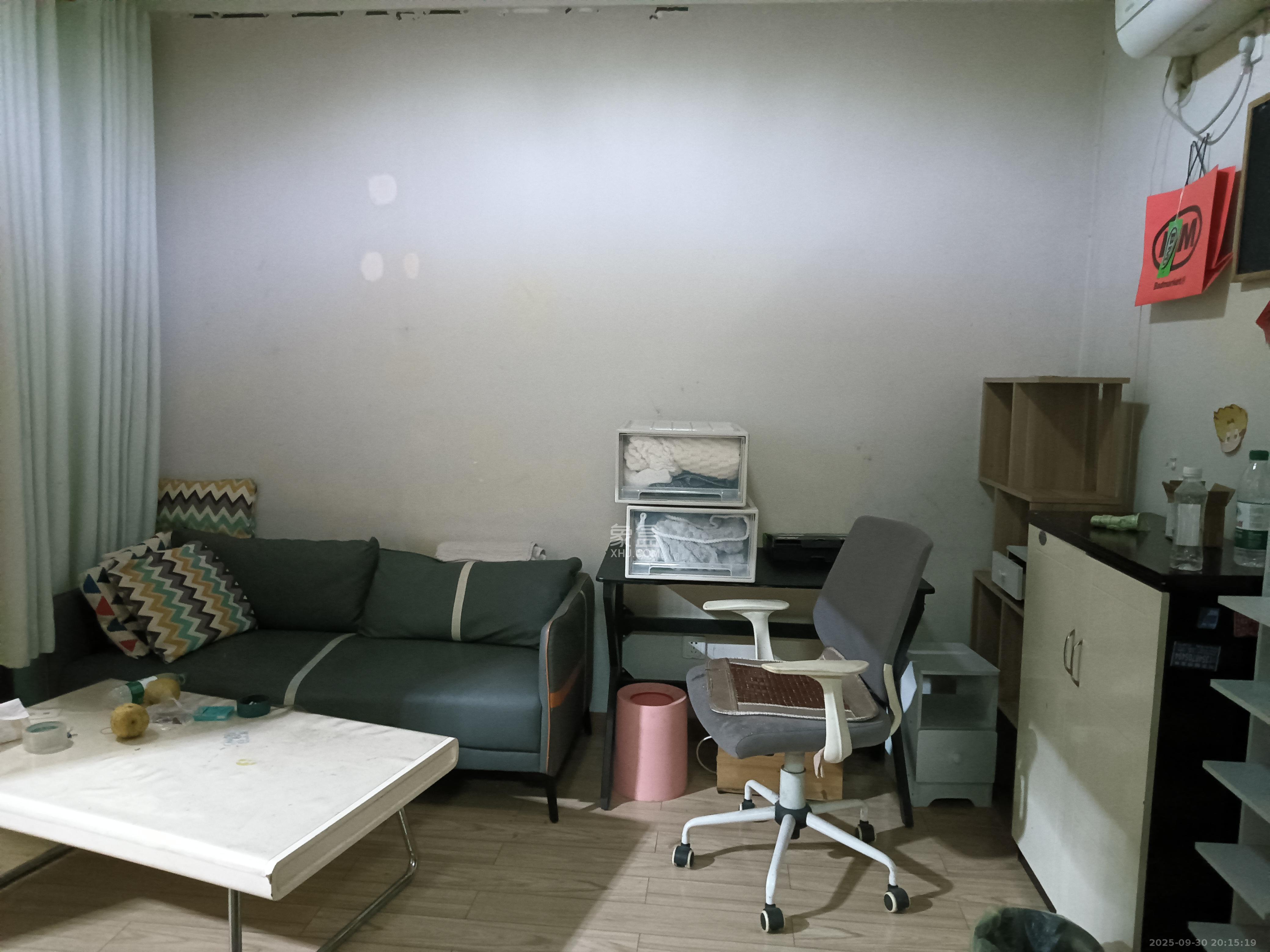 藏珑湖上国际花园 1室1厅1卫 1500.0元/月 藏珑湖上国际花园 1室1厅1卫 1500.0元/月室内图