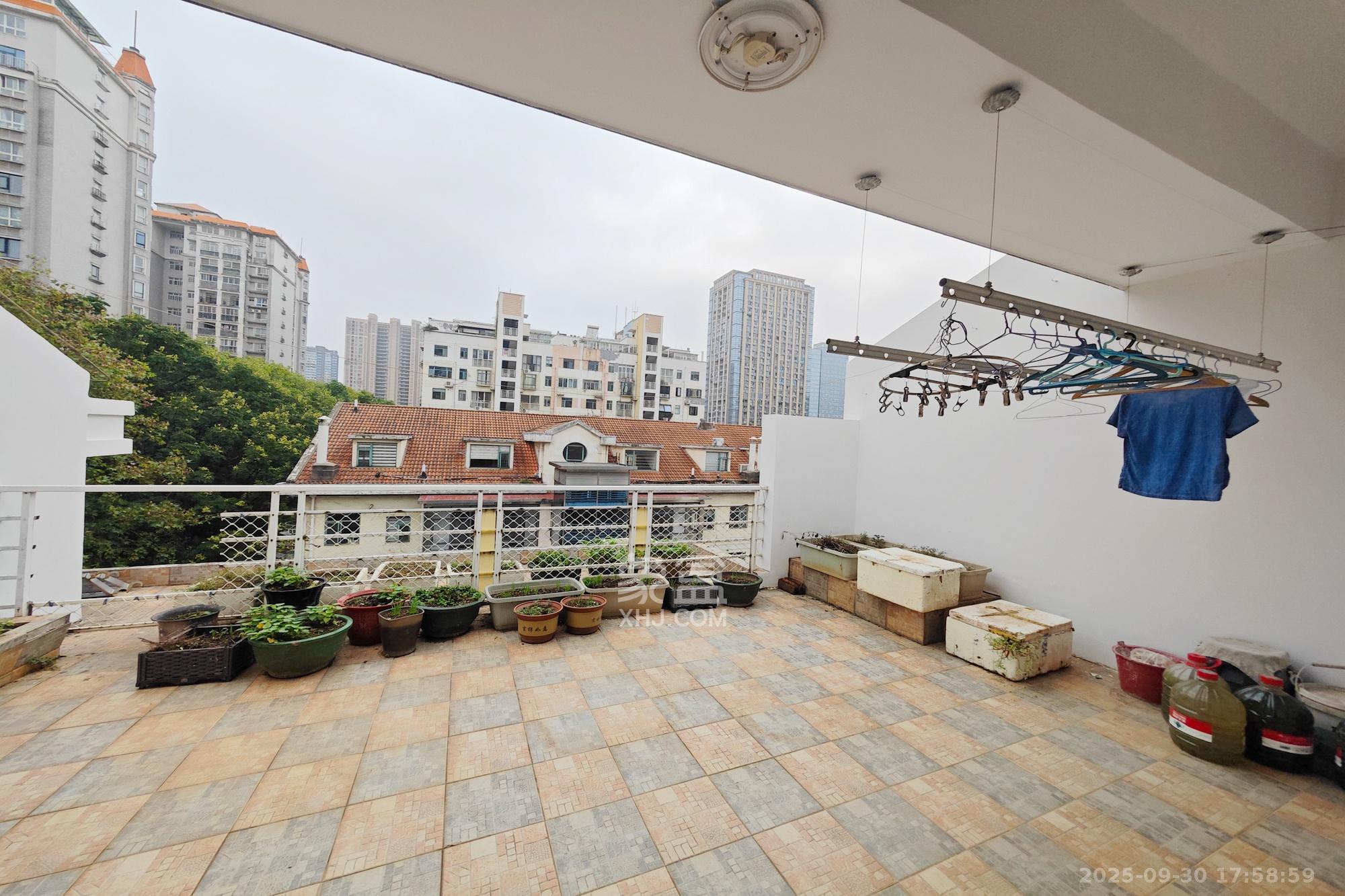 美林景园  6室3厅3卫    186.0万其他