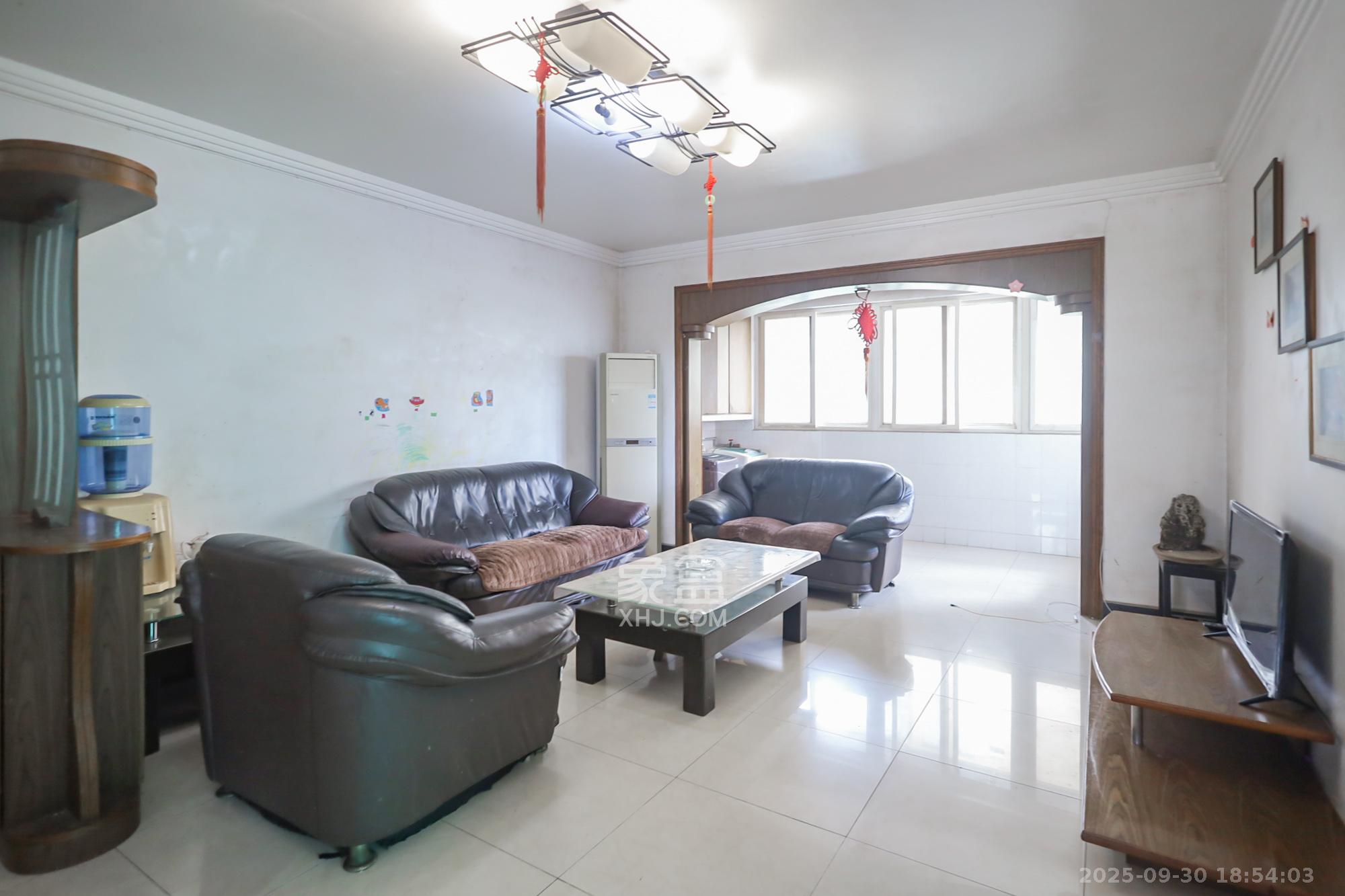 长沙船舶厂宿舍 1室2厅2卫 68.0万 长沙船舶厂宿舍 1室2厅2卫 68.0万客厅