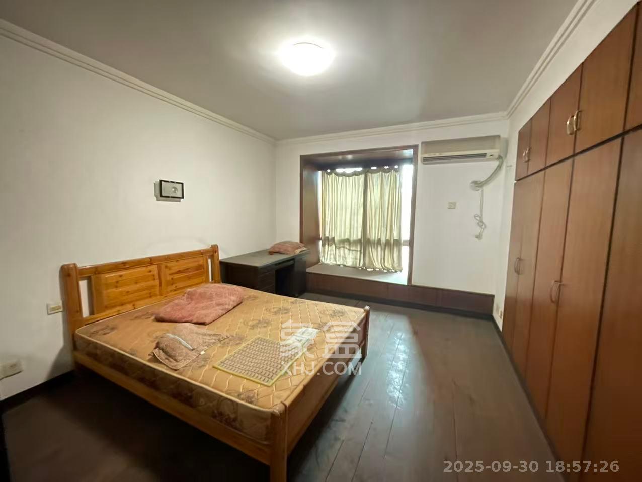 新华园 4室2厅1卫 2600.0元/月 新华园 4室2厅1卫 2600.0元/月室内图