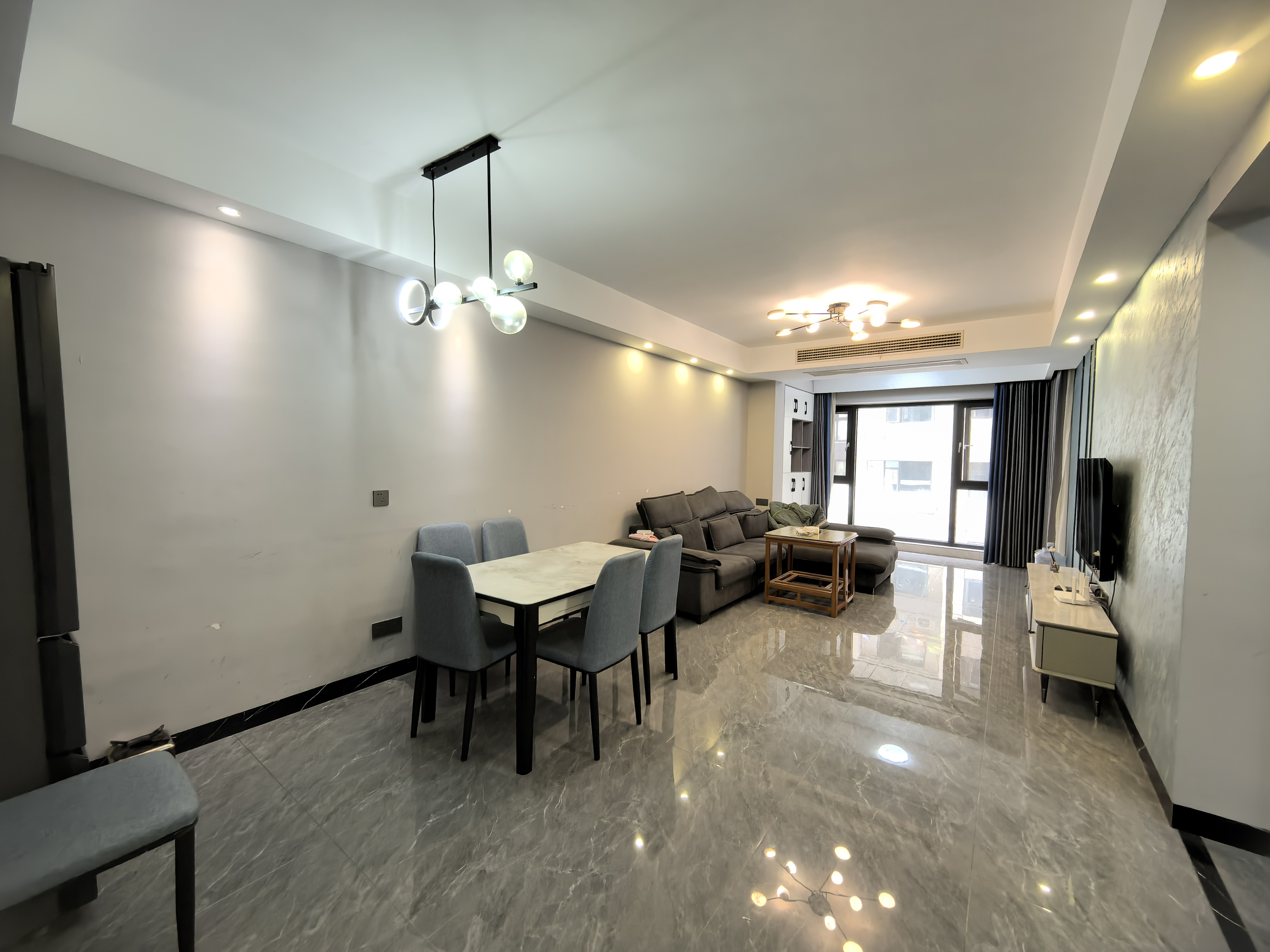 福天华府 2室2厅1卫 2200.0元/月 福天华府 2室2厅1卫 2200.0元/月室内图