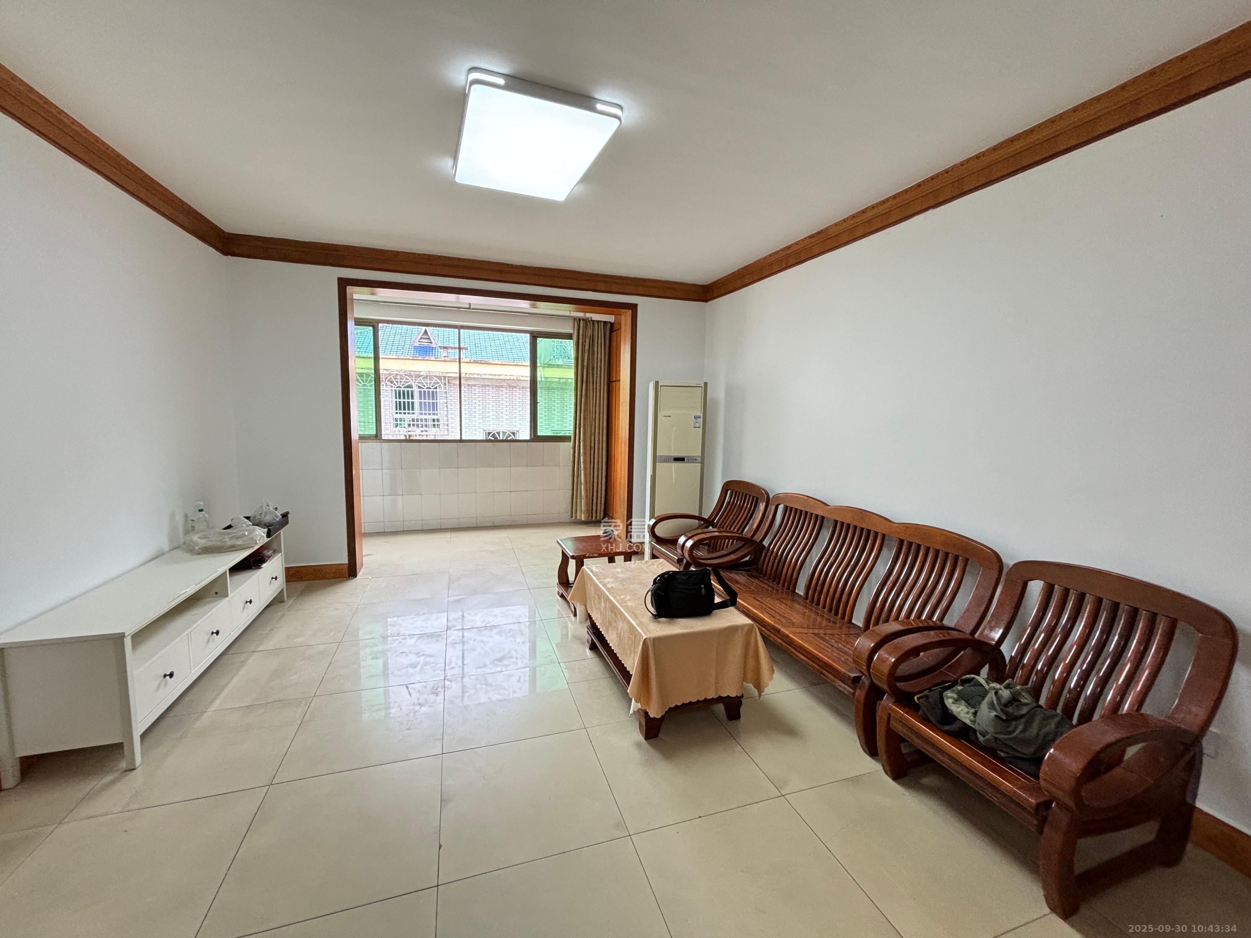 岳北社区 2室1厅1卫 2100.0元/月 岳北社区 2室1厅1卫 2100.0元/月室内图