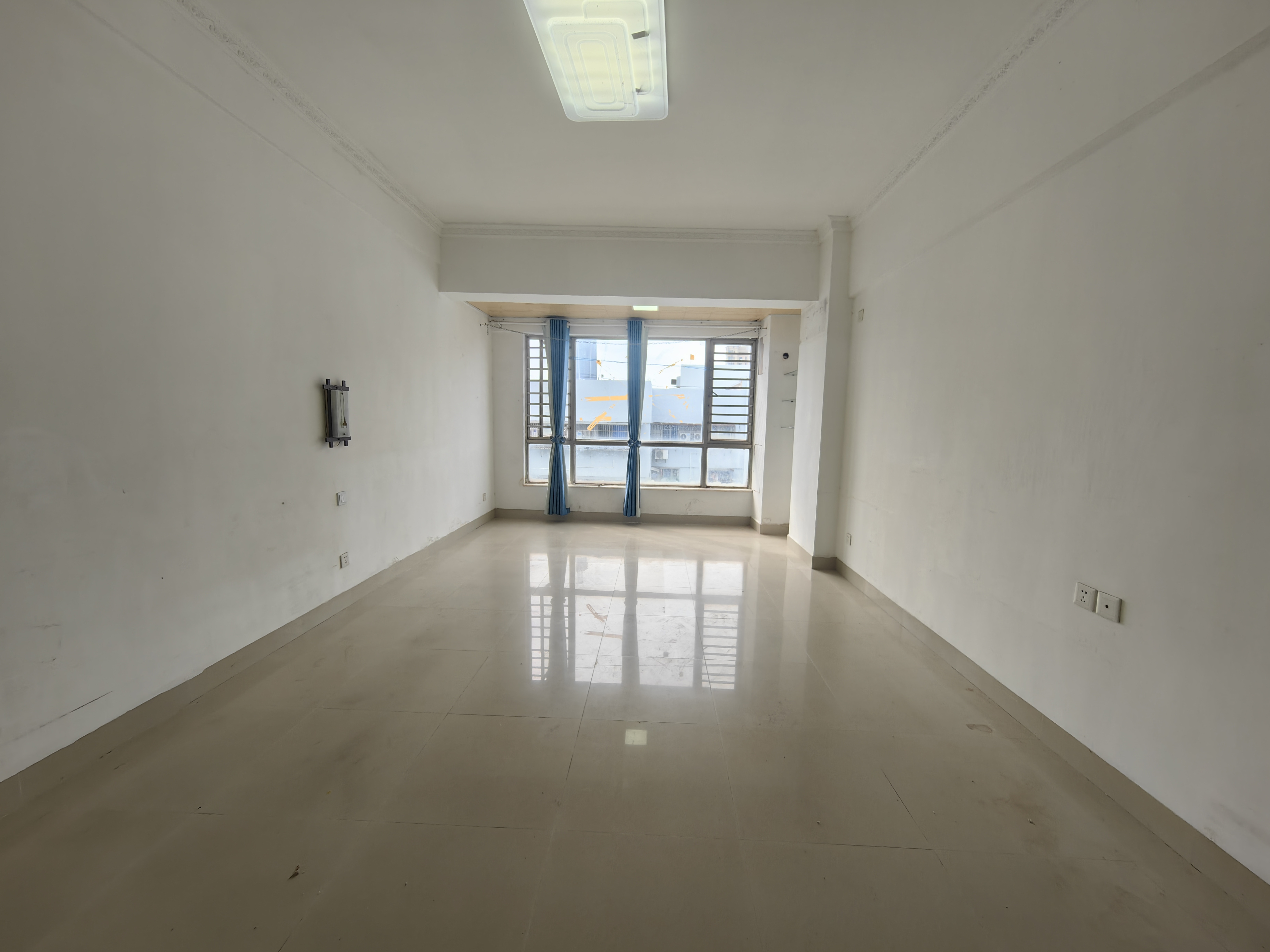 蓝天丽城 1室1厅1卫 45.0万 蓝天丽城 1室1厅1卫 45.0万客厅