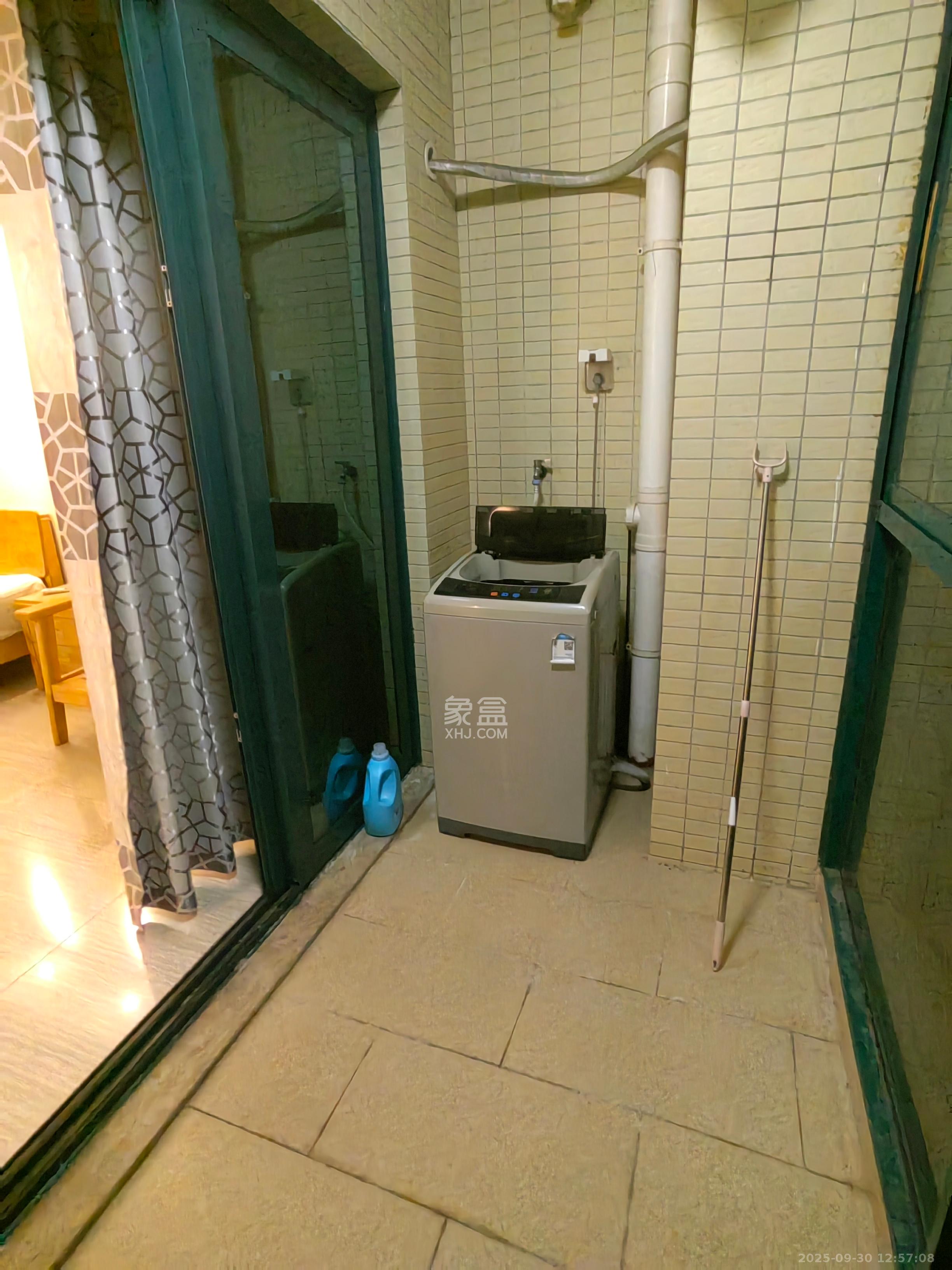 恒大翡翠华庭 1室1厅1卫 1300.0元/月 恒大翡翠华庭 1室1厅1卫 1300.0元/月室内图