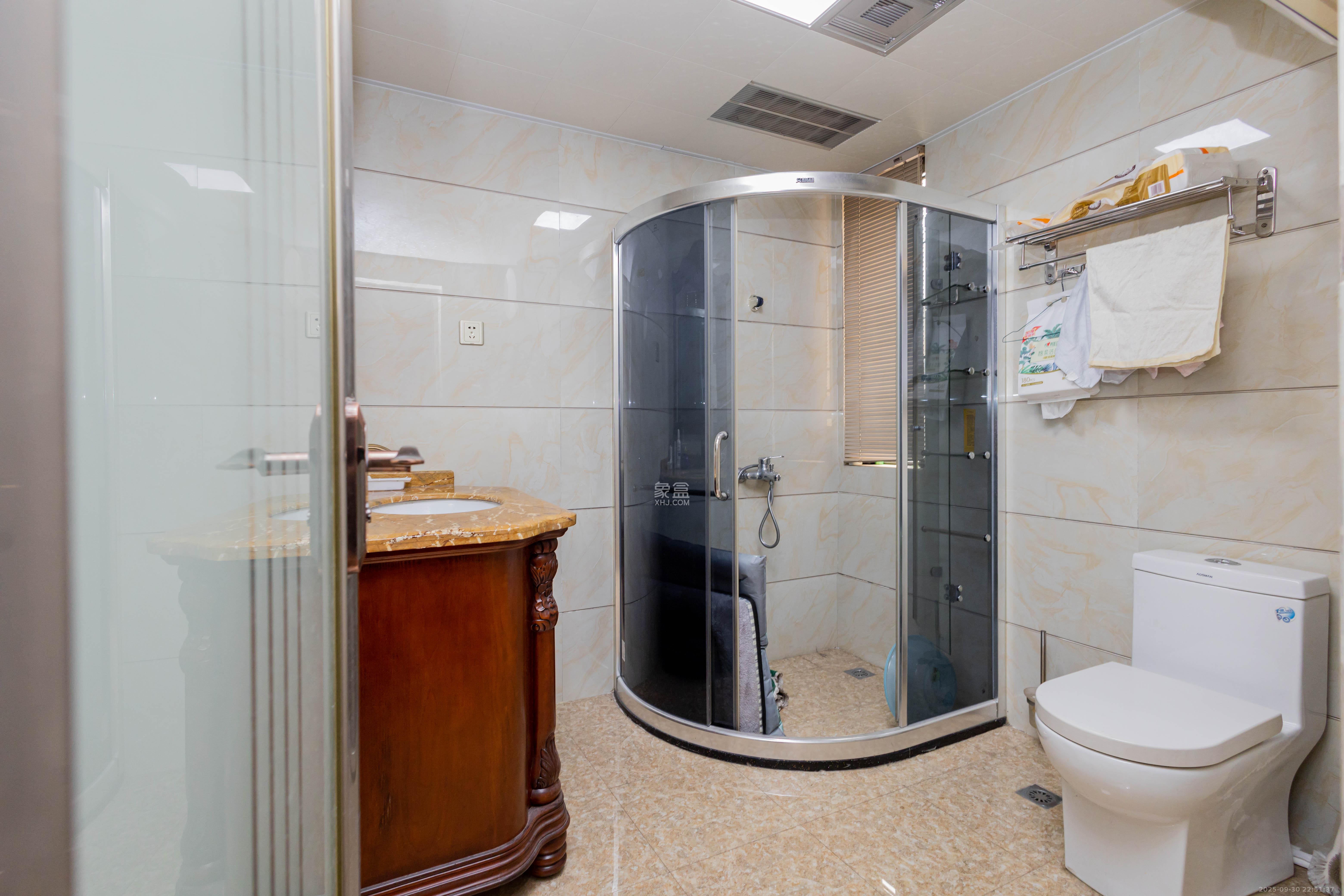 东岸梅园小区 4室2厅2卫 140.0万 东岸梅园小区 4室2厅2卫 140.0万卫生间