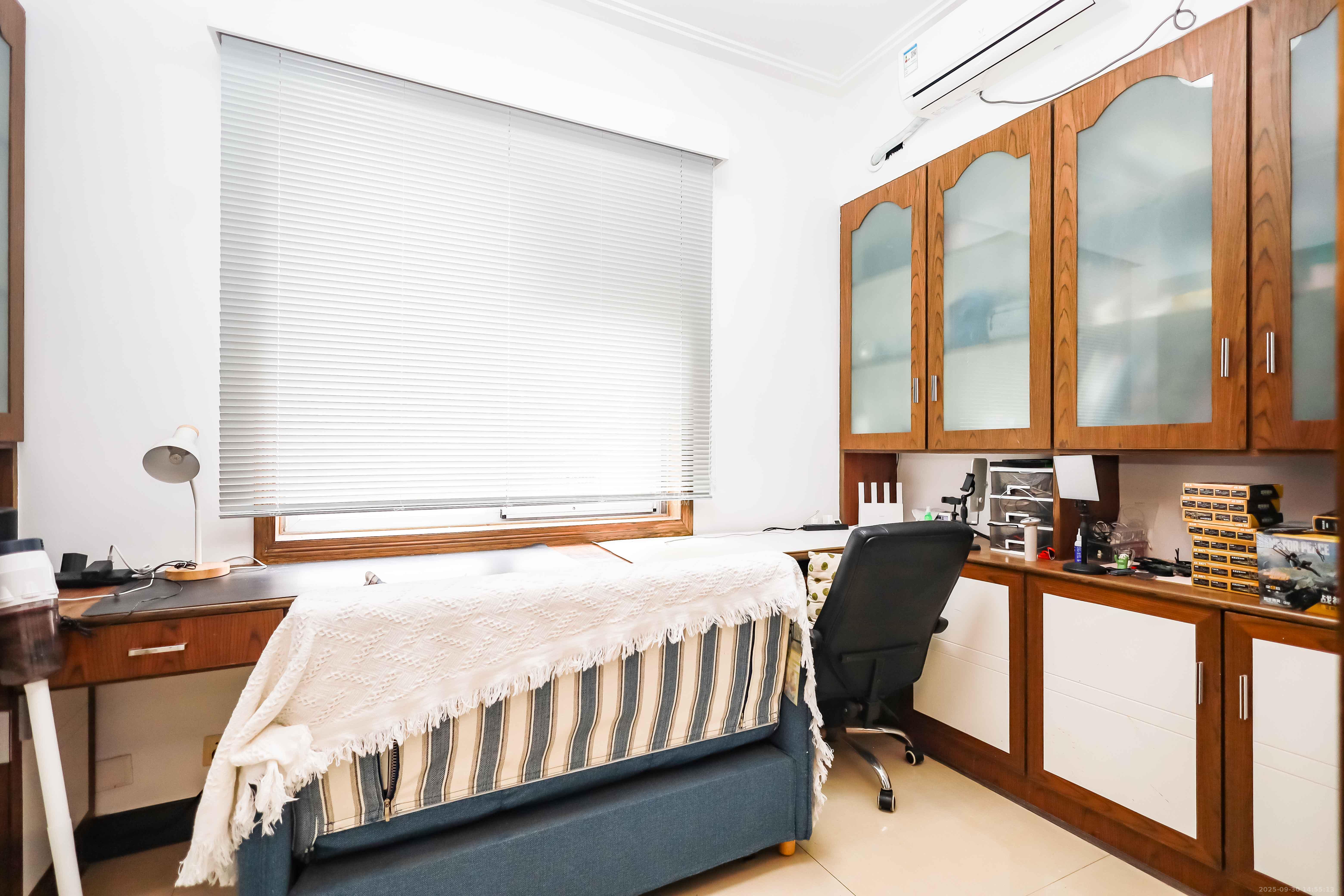 静园山庄  4室2厅3卫    179.0万卧室