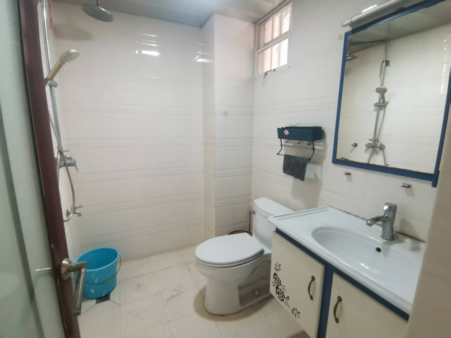 天上人间  3室2厅1卫    2700.0元/月室内图