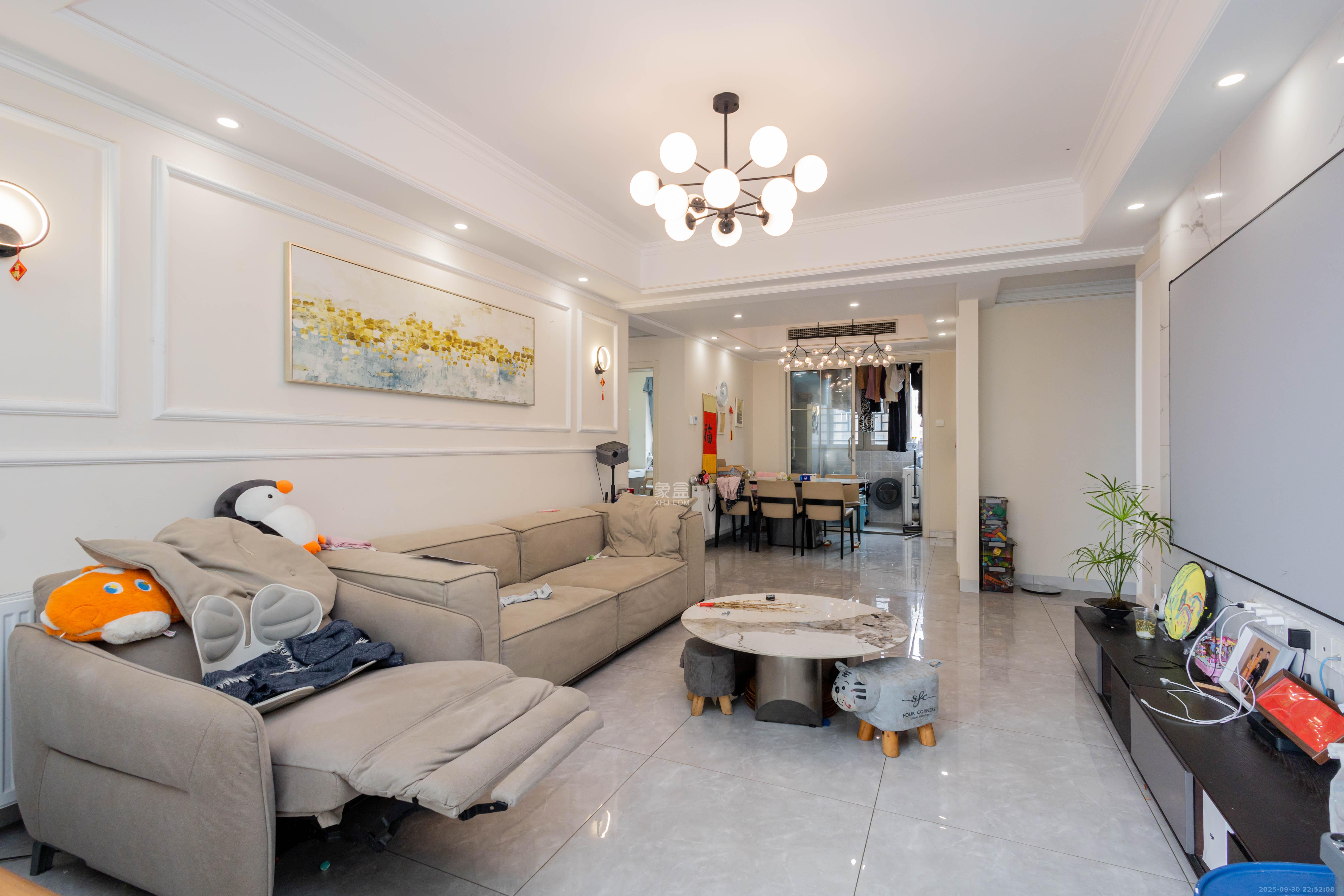 爵世名邸东湖(东湖壹号企业总部基地) 3室2厅2卫 106.0万 爵世名邸东湖(东湖壹号企业总部基地) 3室2厅2卫 106.0万客厅