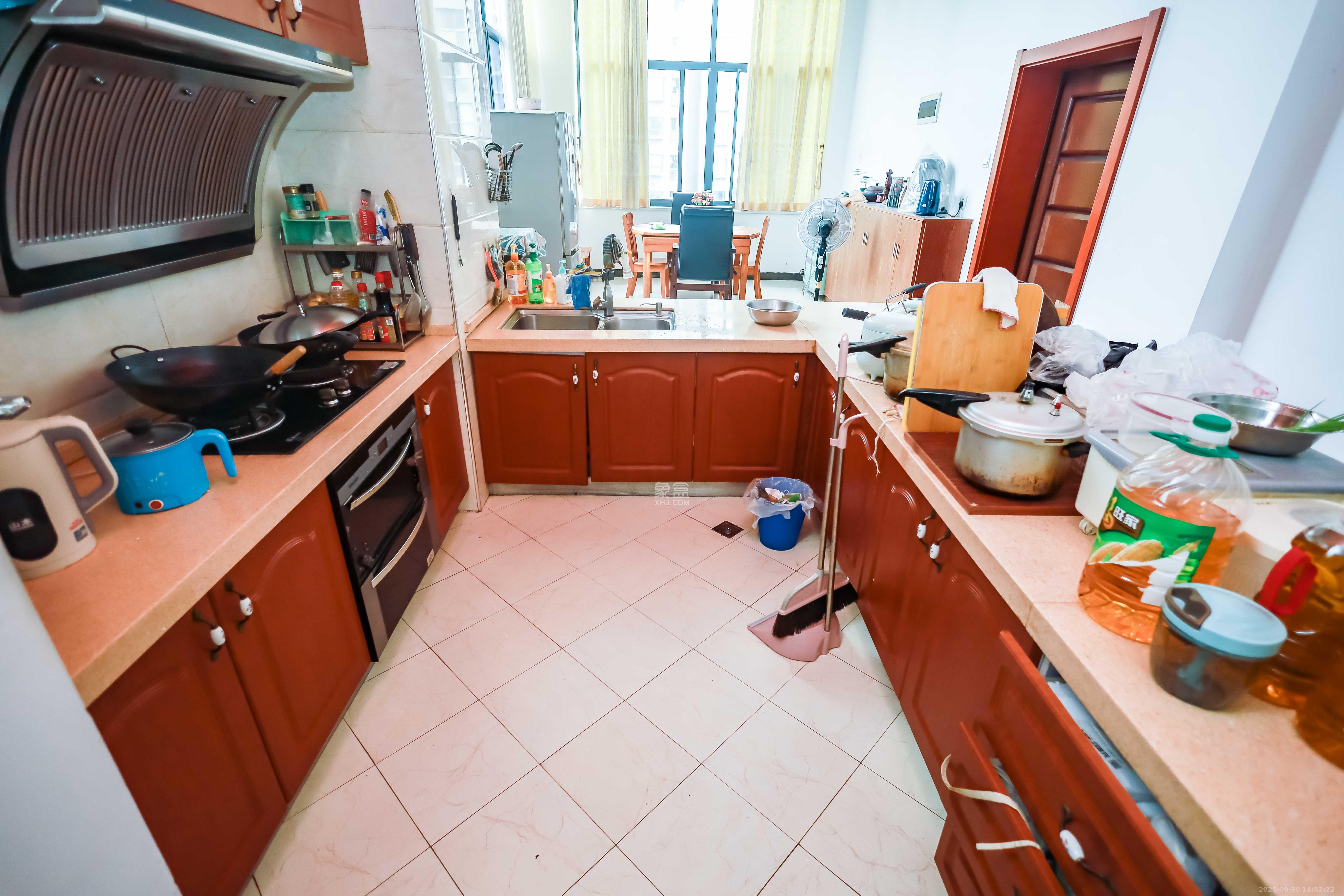 未来城科学家园 5室2厅3卫 165.0万 未来城科学家园 5室2厅3卫 165.0万厨房