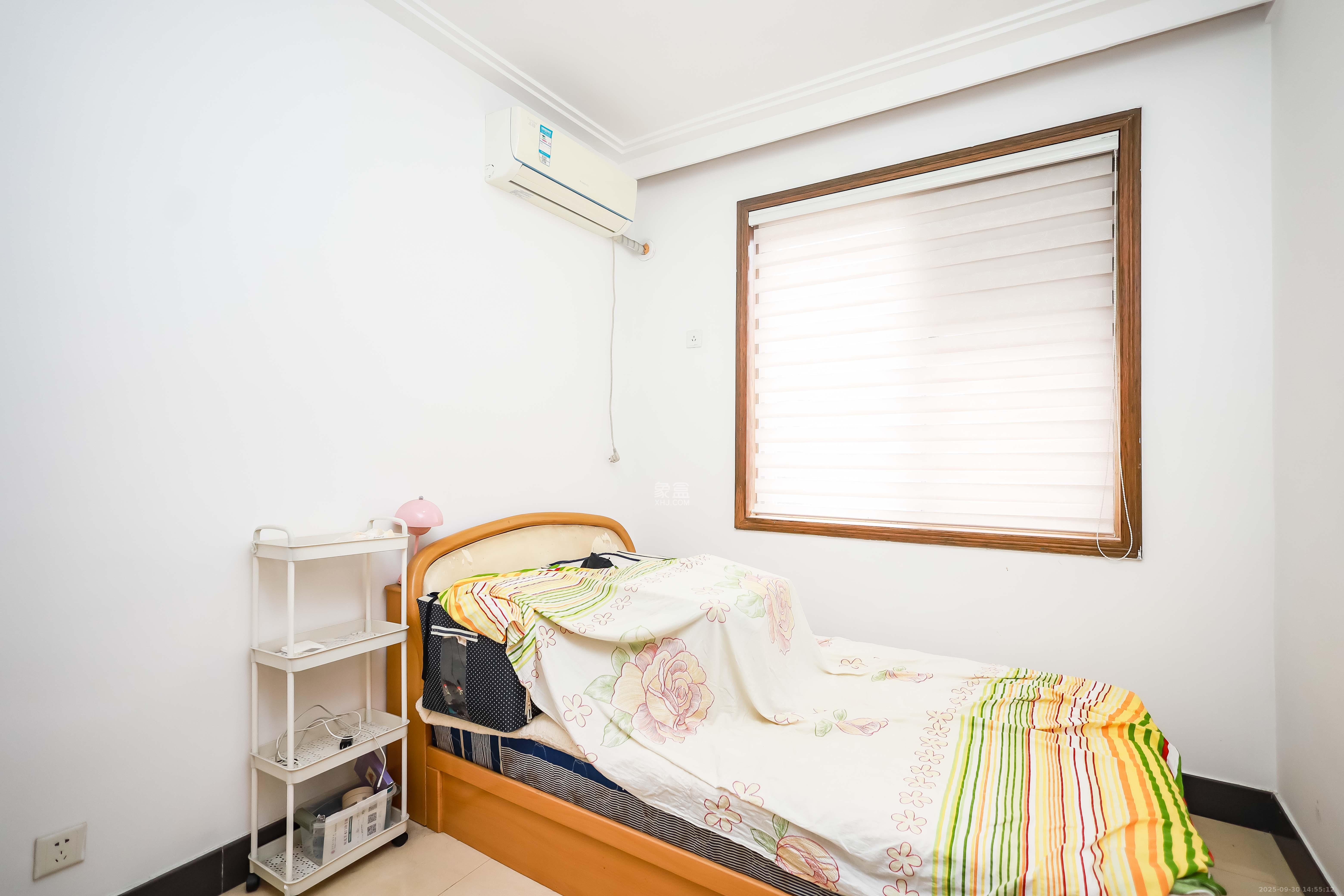 静园山庄  4室2厅3卫    179.0万卧室