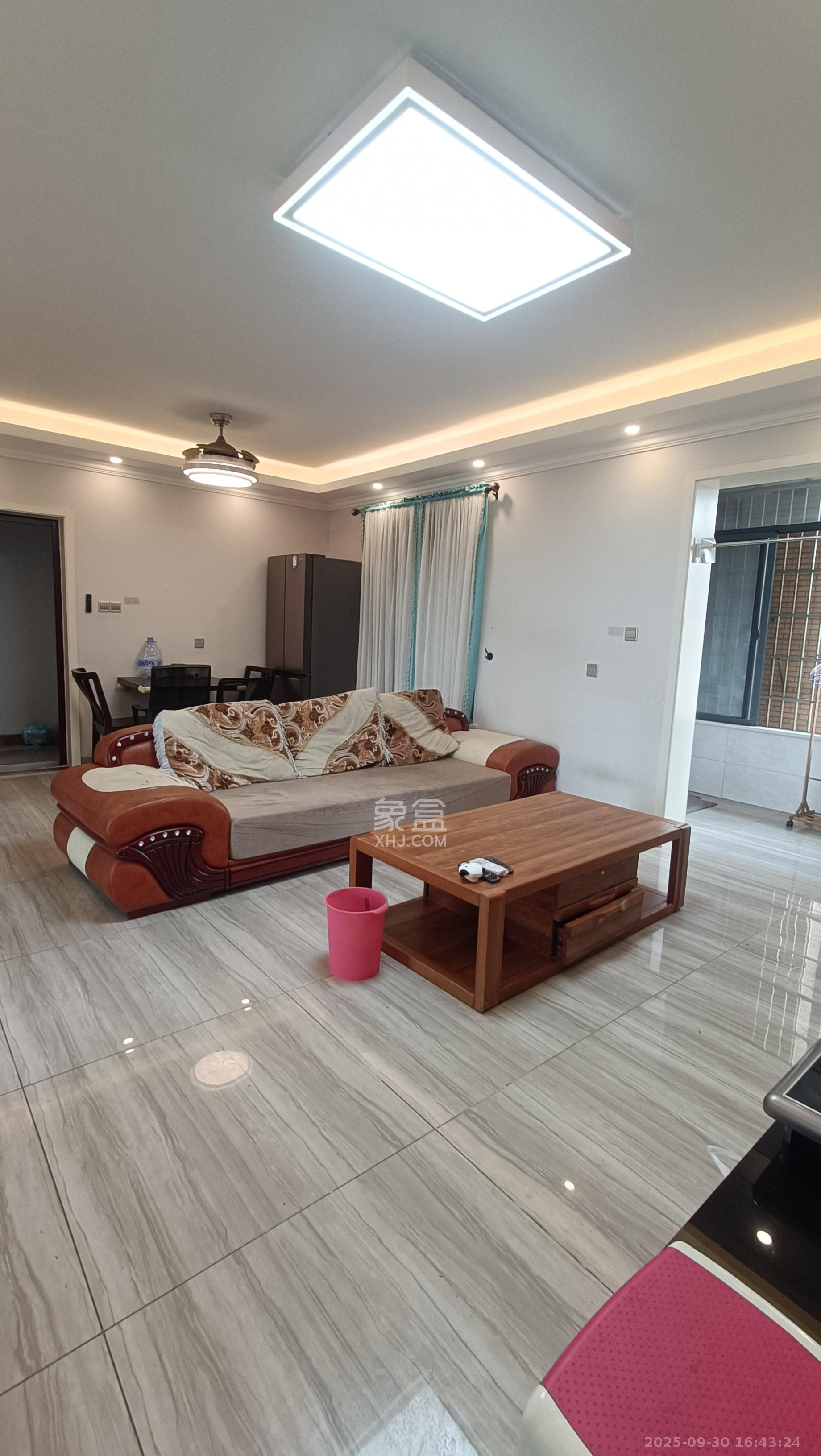 中国铁建国际城二期 3室2厅1卫 1800.00元/月 中国铁建国际城二期 3室2厅1卫 1800.00元/月室内图