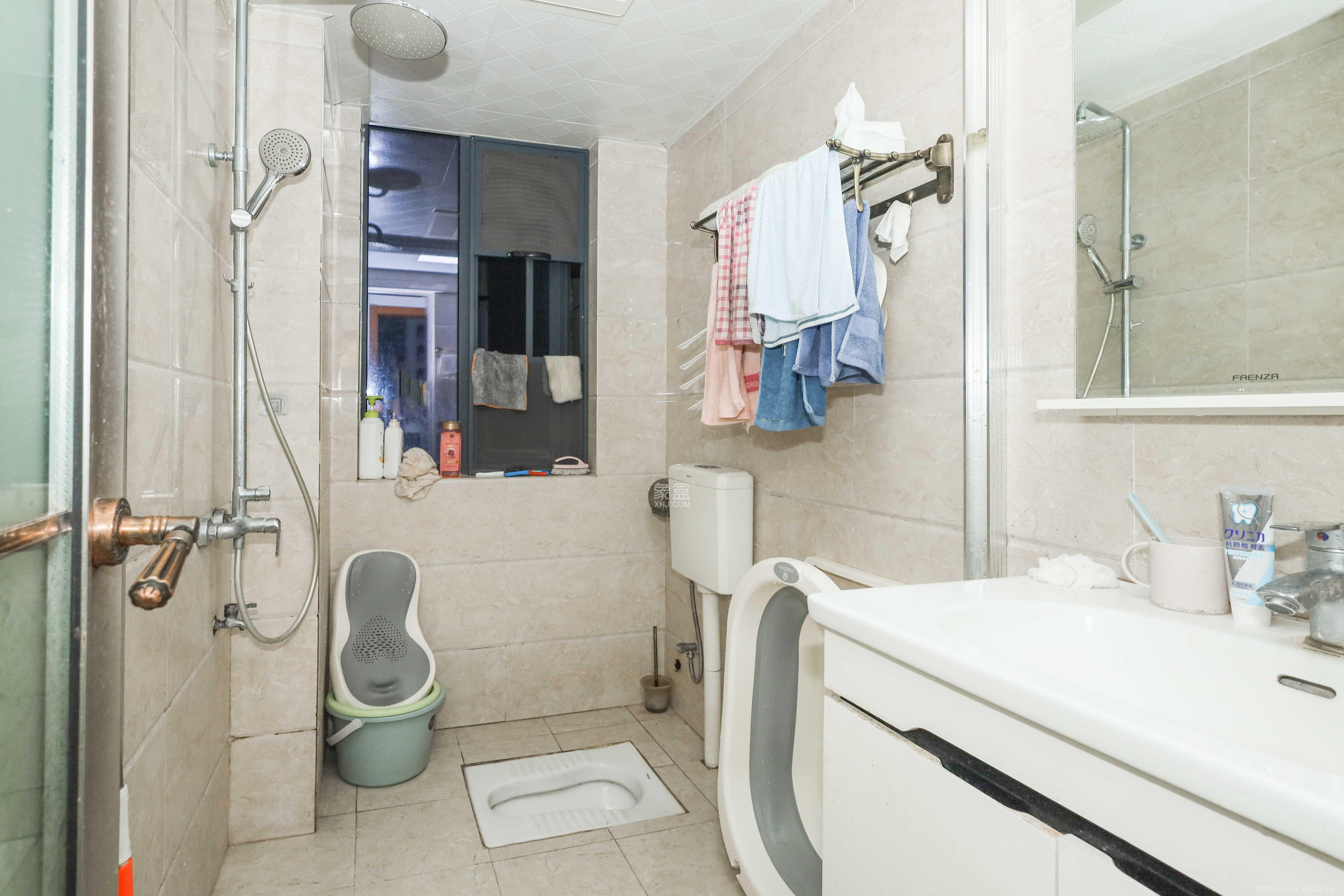 润芳园 3室2厅2卫 85.0万 润芳园 3室2厅2卫 85.0万卧室