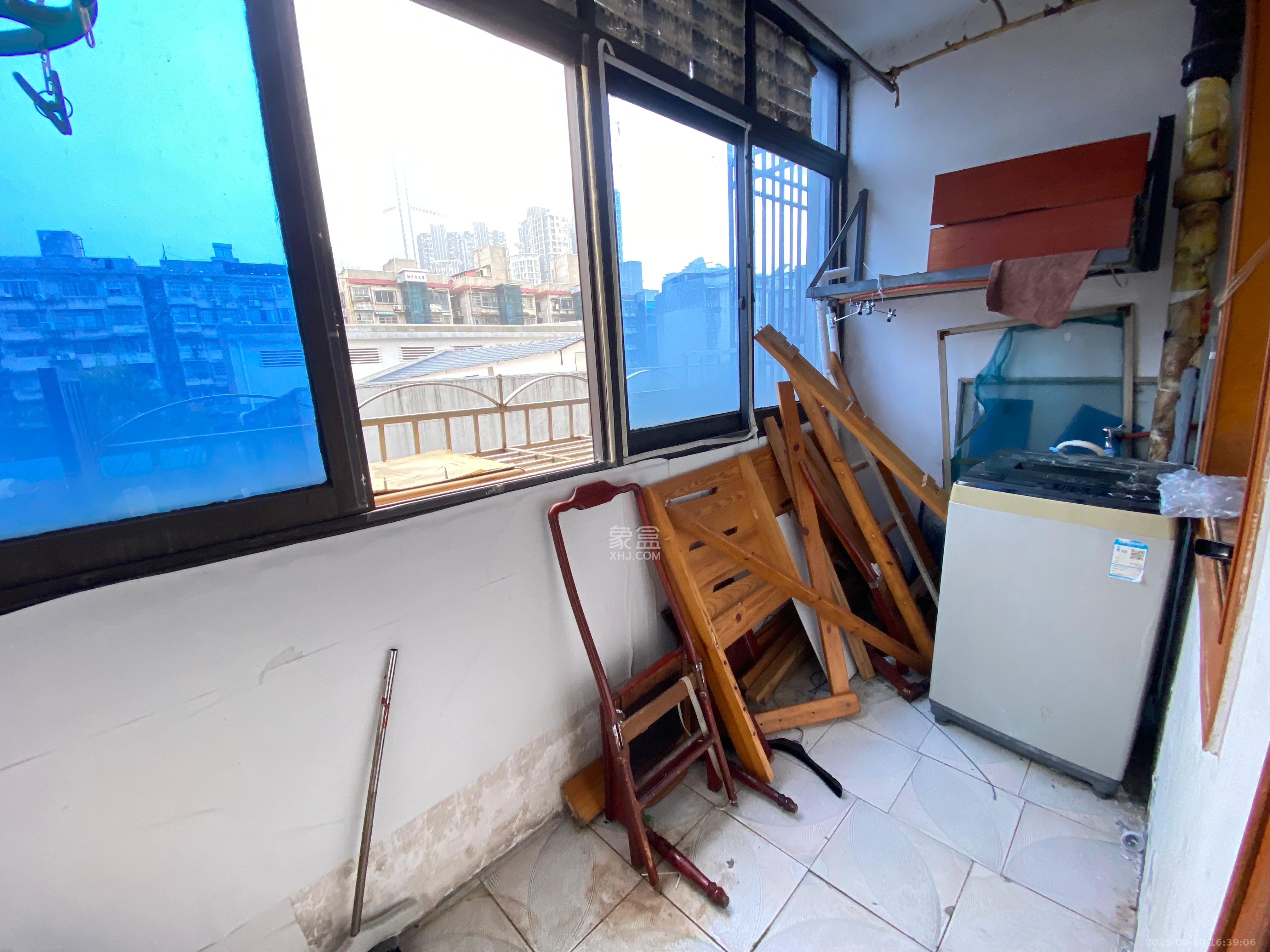 书院路电梯厂宿舍(宝塔山) 2室1厅1卫 1300.0元/月 书院路电梯厂宿舍(宝塔山) 2室1厅1卫 1300.0元/月室内图