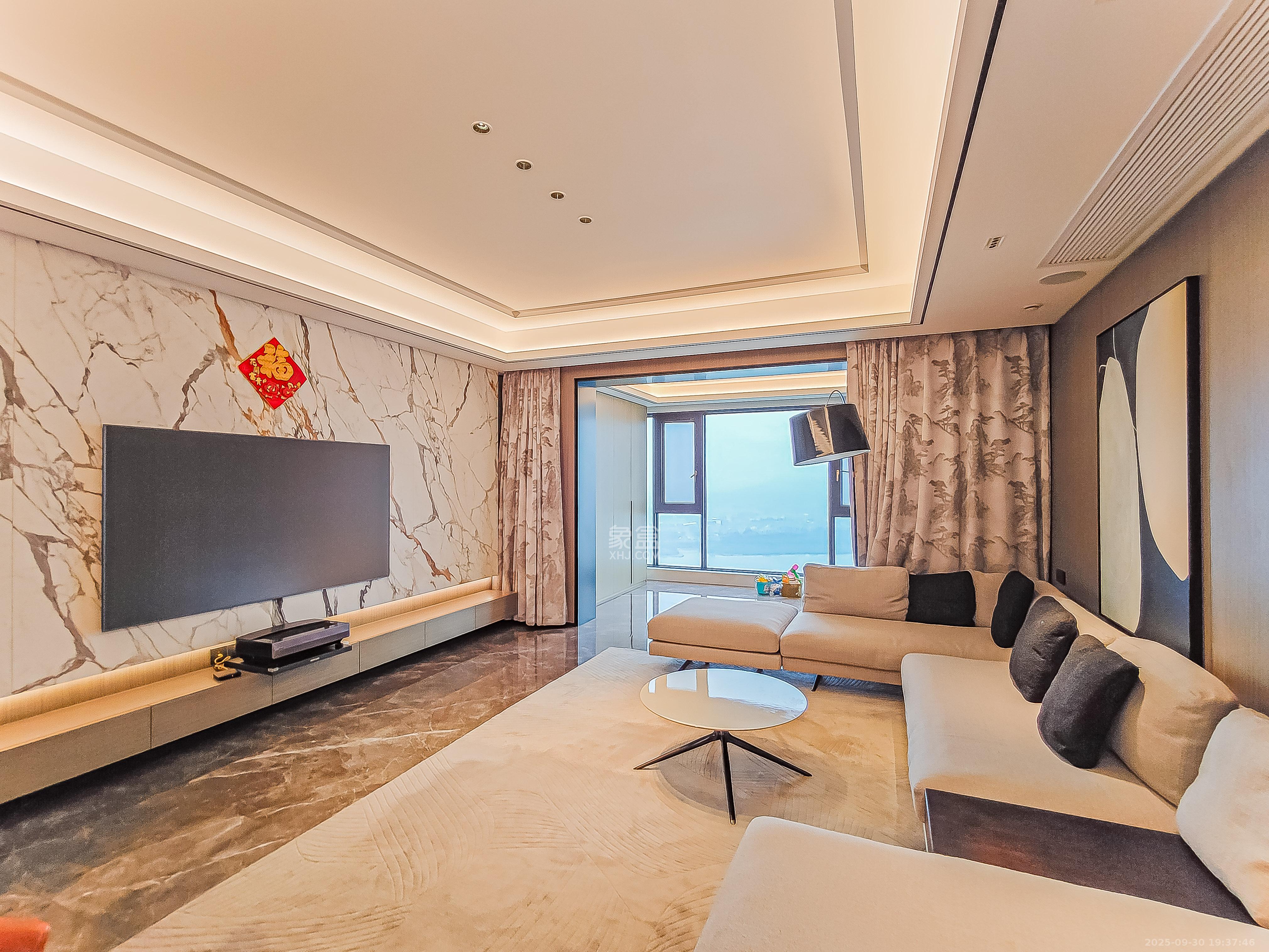 中建江山壹号 1室2厅4卫 880.0万 中建江山壹号 1室2厅4卫 880.0万客厅