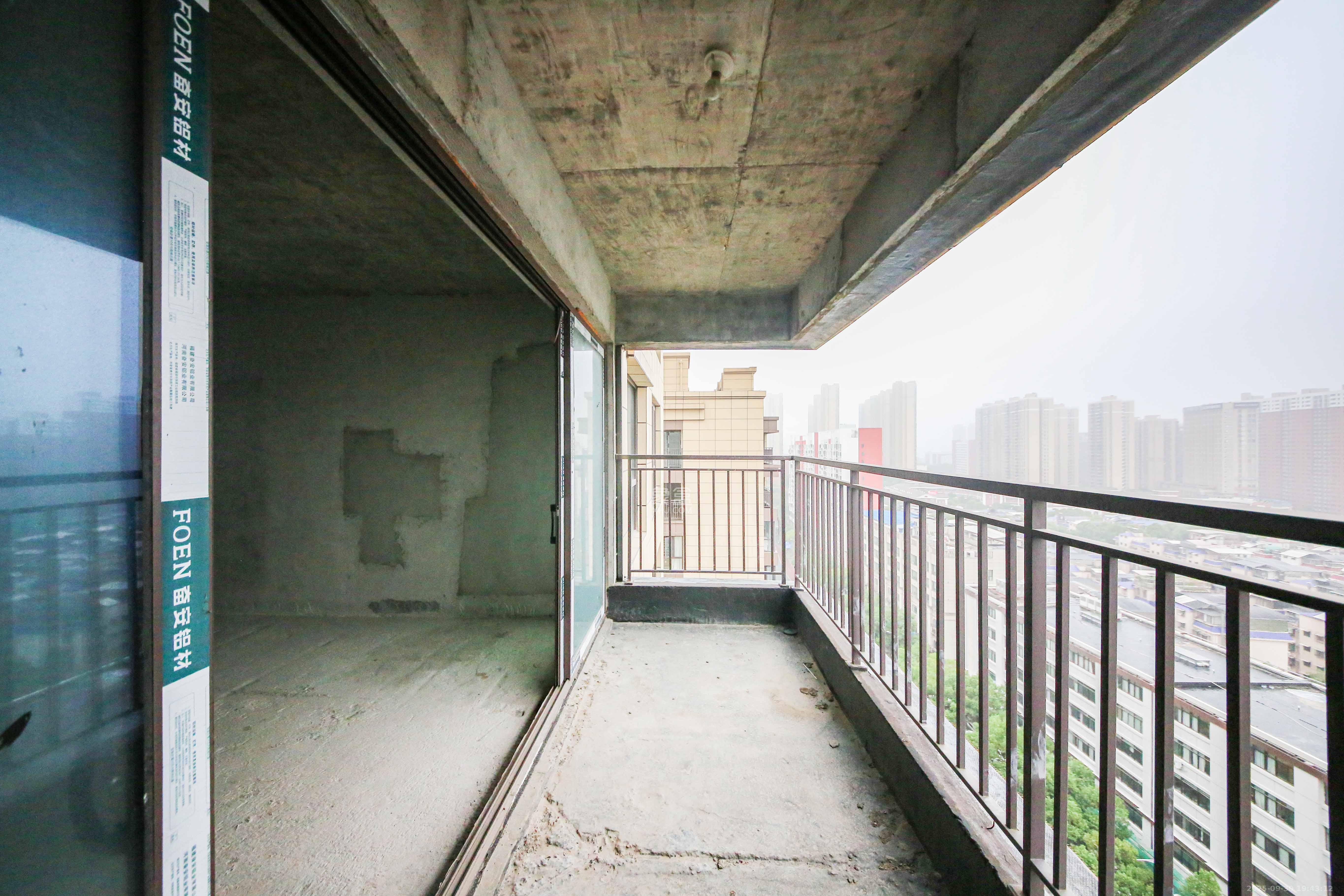 天一康园(湖南电力科技园)  4室2厅2卫    270.0万阳台