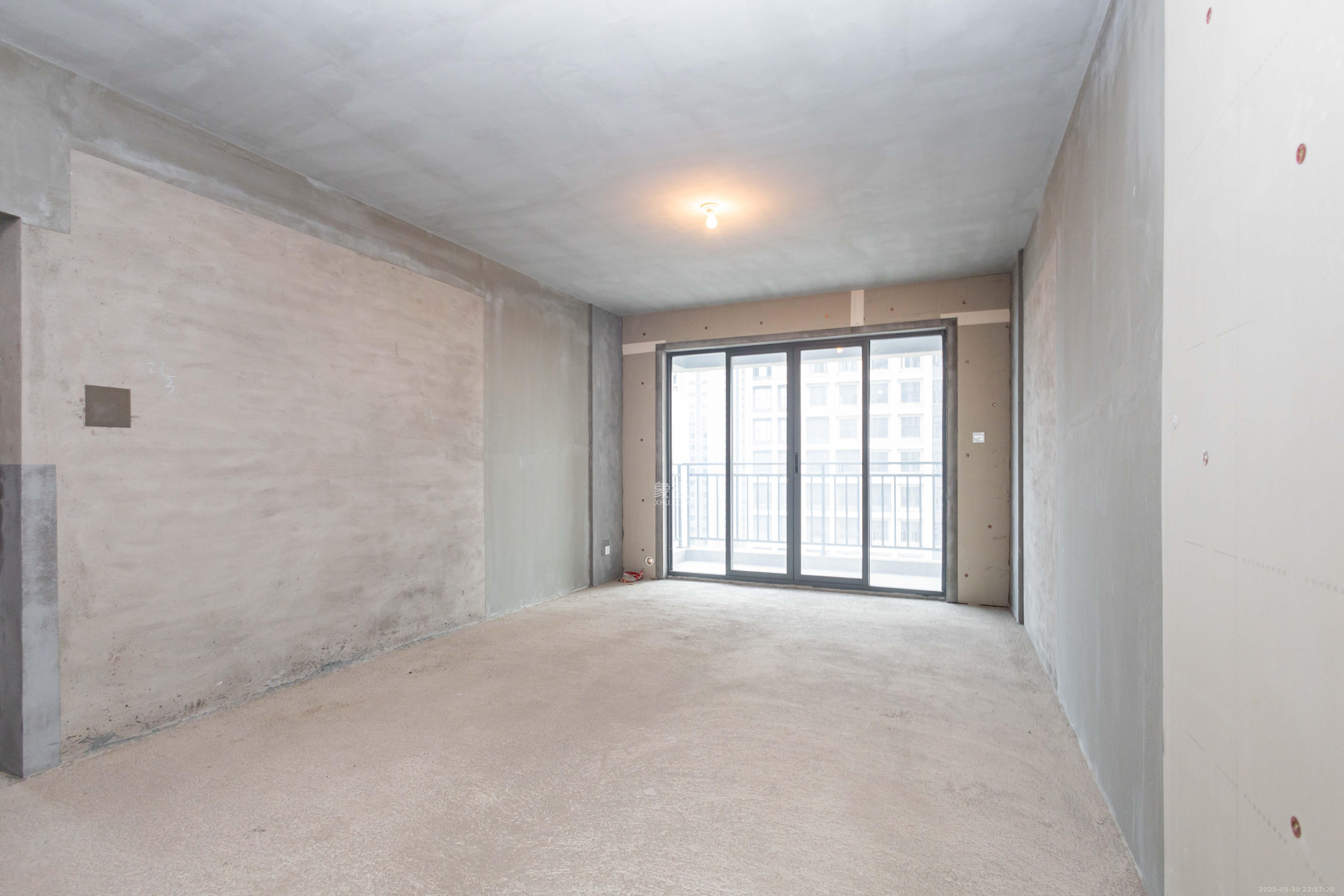 日盛湖湘花苑  3室2厅2卫    95.0万客厅