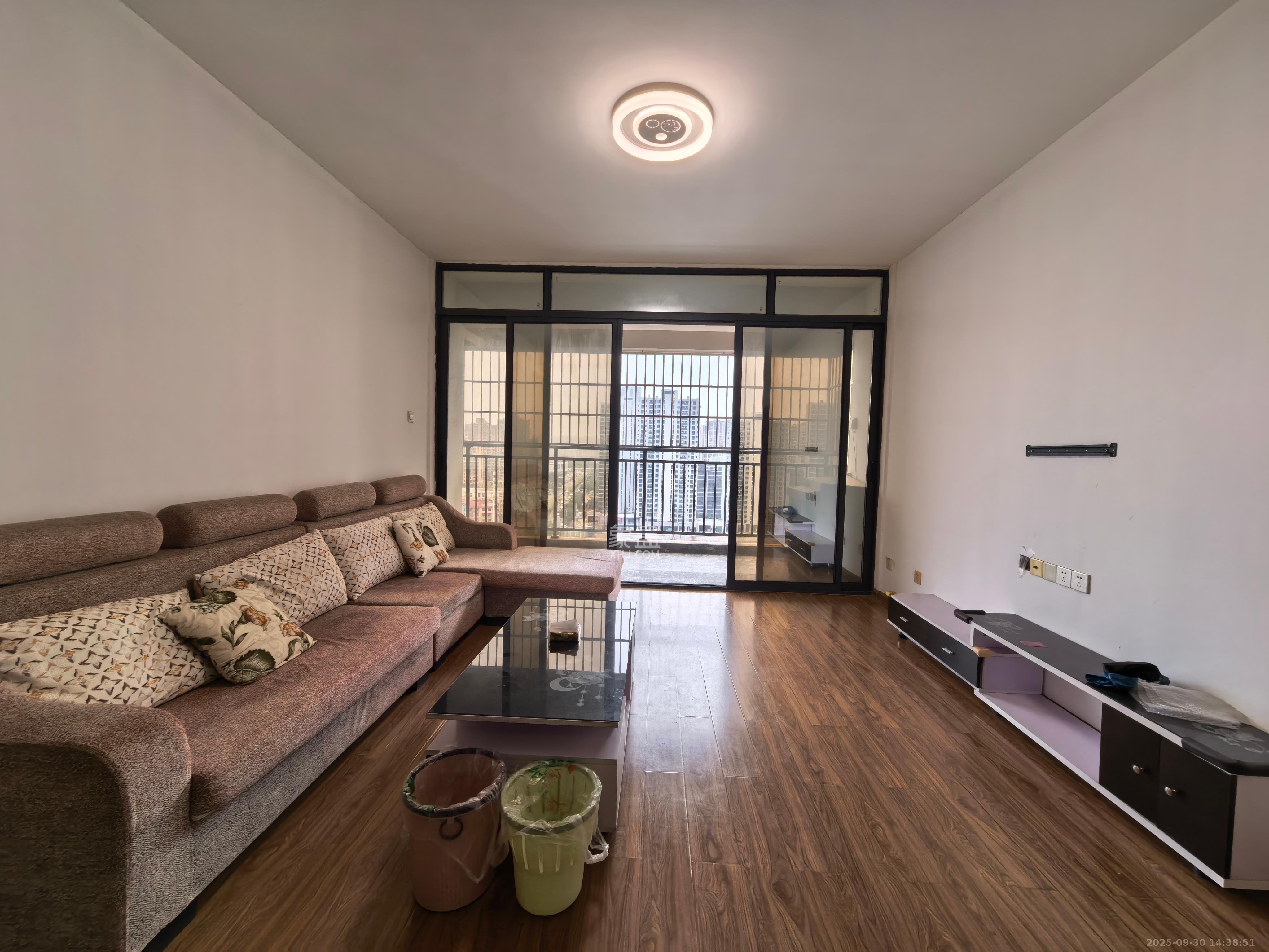 东岸城邦 3室2厅2卫 2400.0元/月 东岸城邦 3室2厅2卫 2400.0元/月室内图