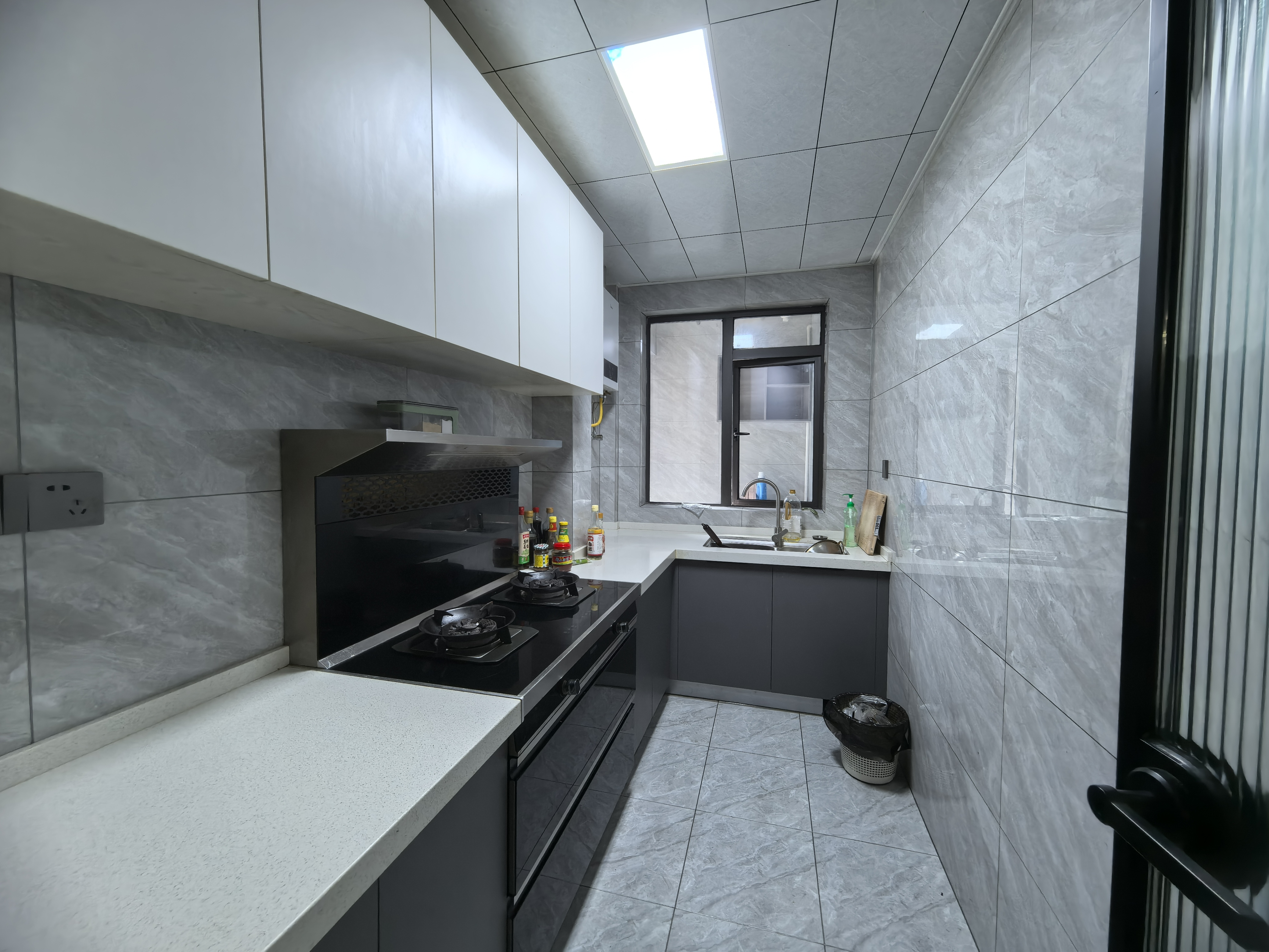 福天华府 2室2厅1卫 2200.0元/月 福天华府 2室2厅1卫 2200.0元/月室内图