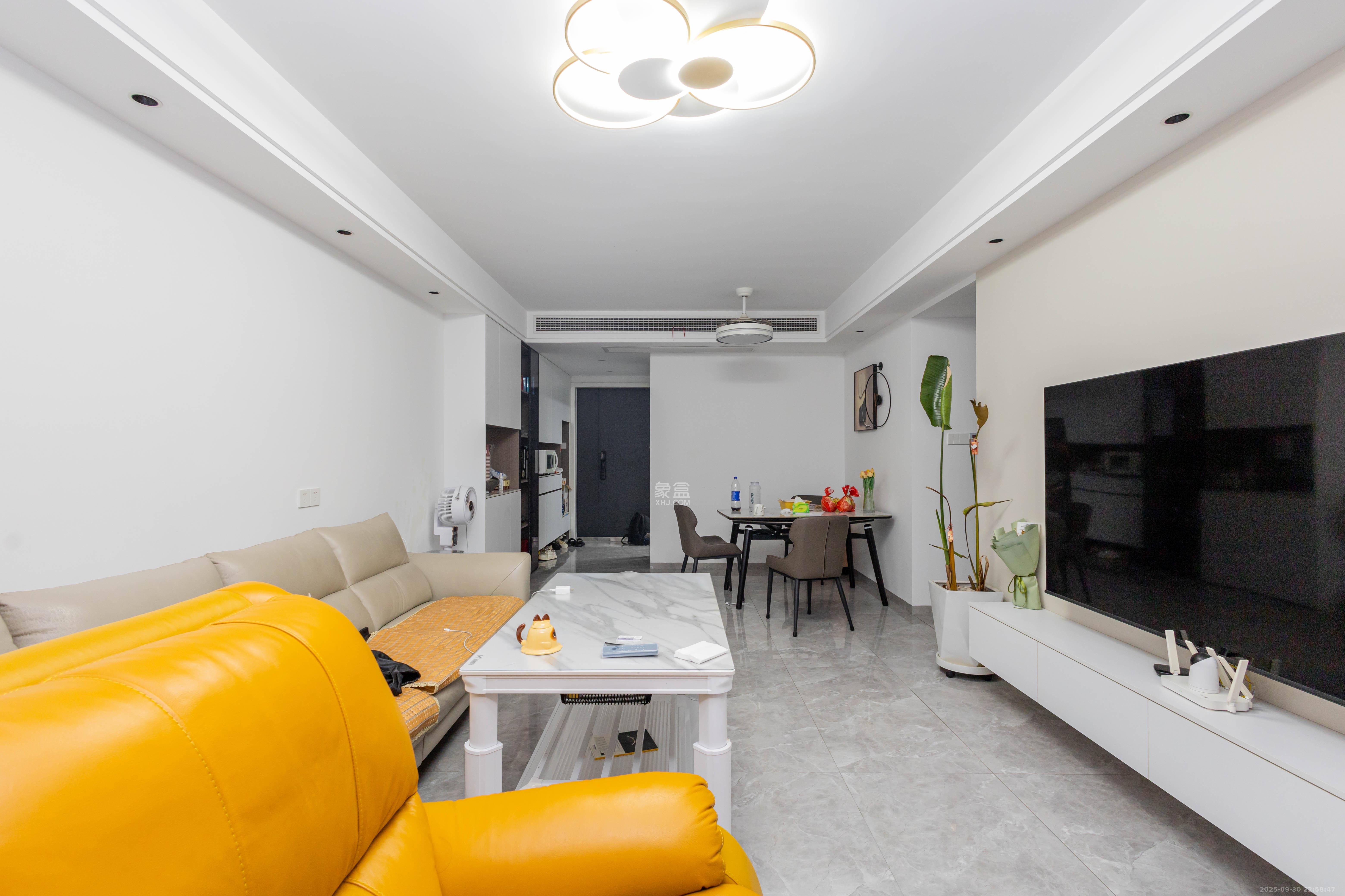 中交中央公园D5区 3室2厅2卫 155.0万 中交中央公园D5区 3室2厅2卫 155.0万客厅