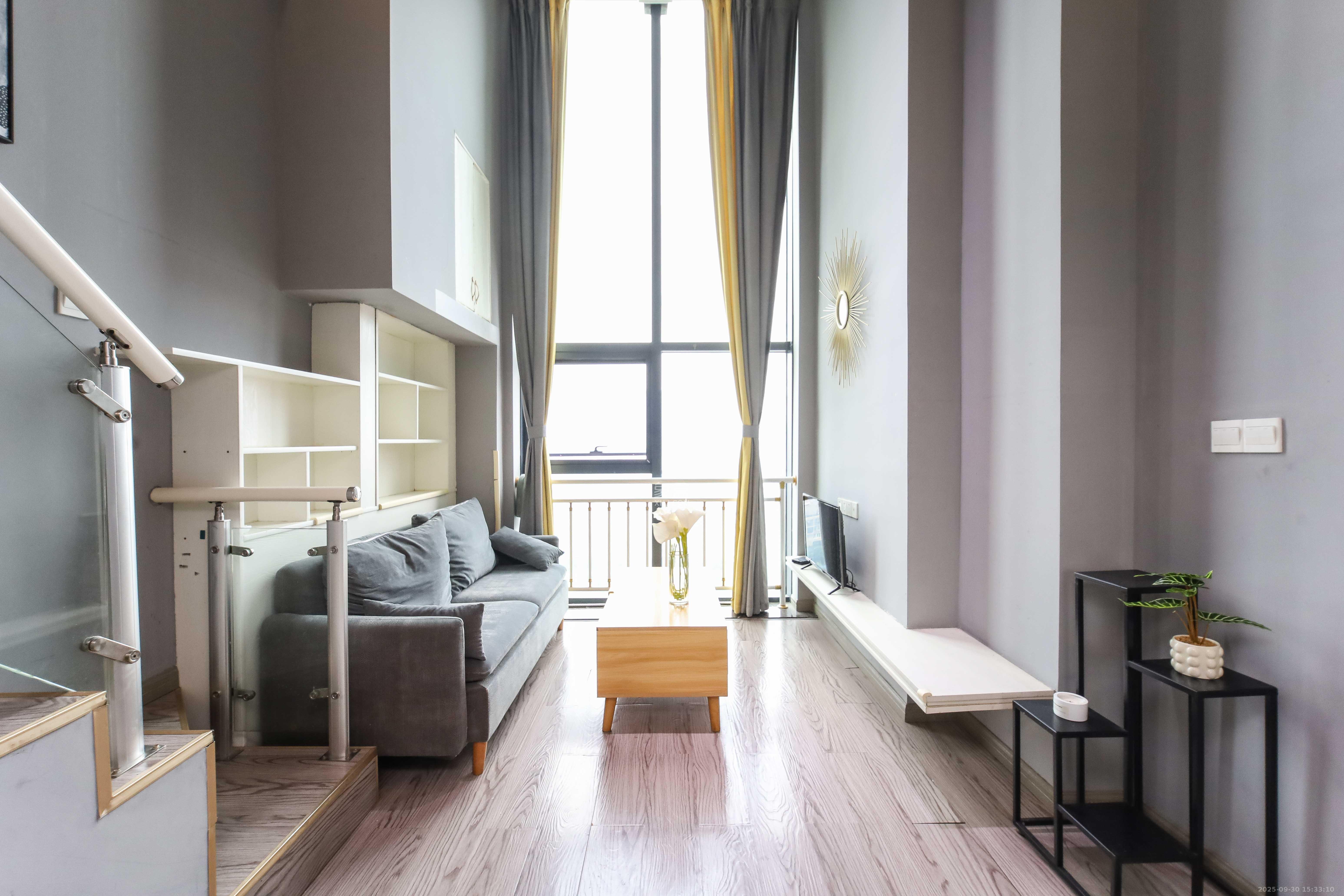 东盈商业广场（华泉城市广场）  1室1厅1卫    35.0万客厅