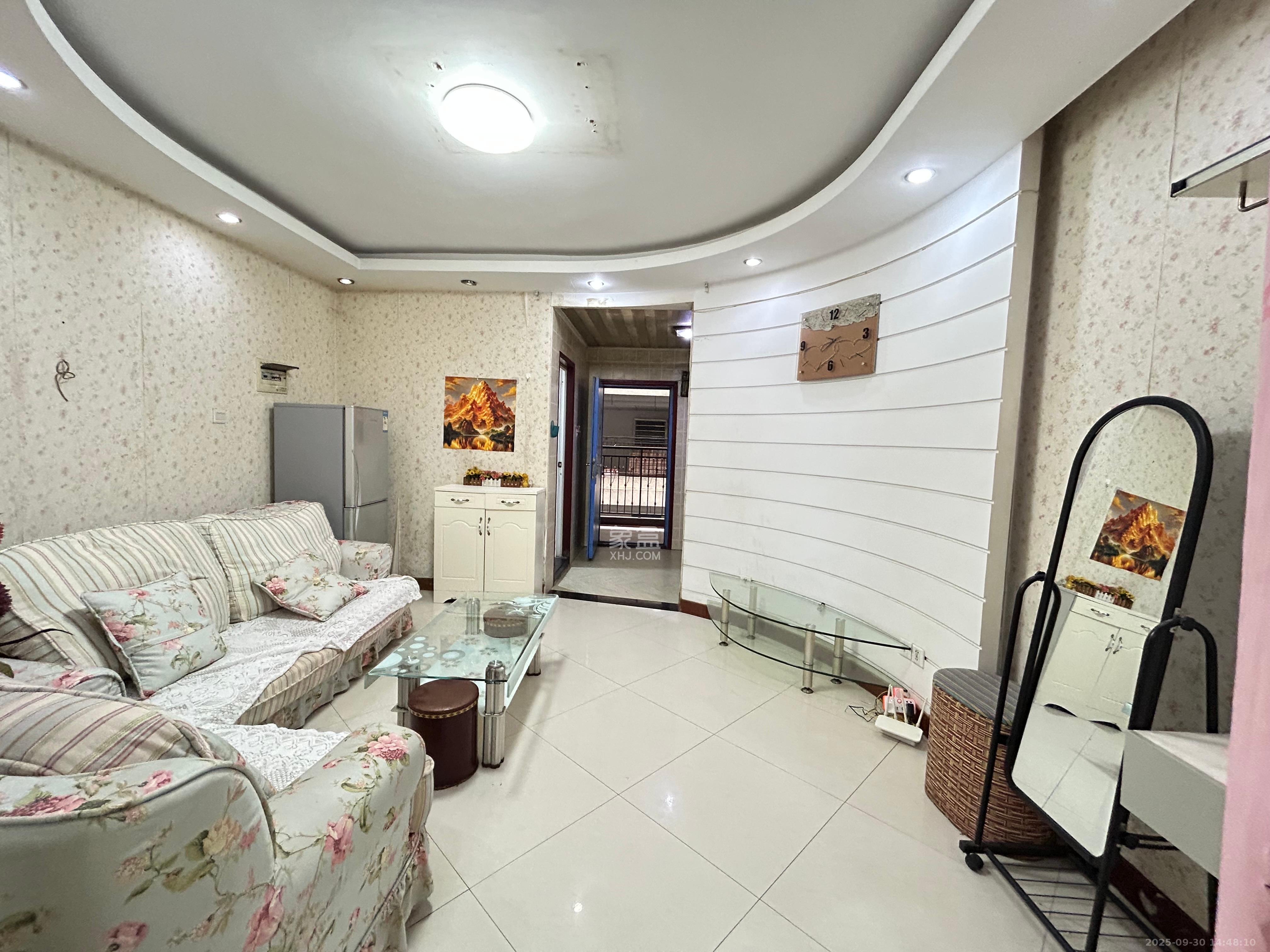 QQ生活馆  1室1厅1卫    1600.0元/月 QQ生活馆  1室1厅1卫    1600.0元/月室内图