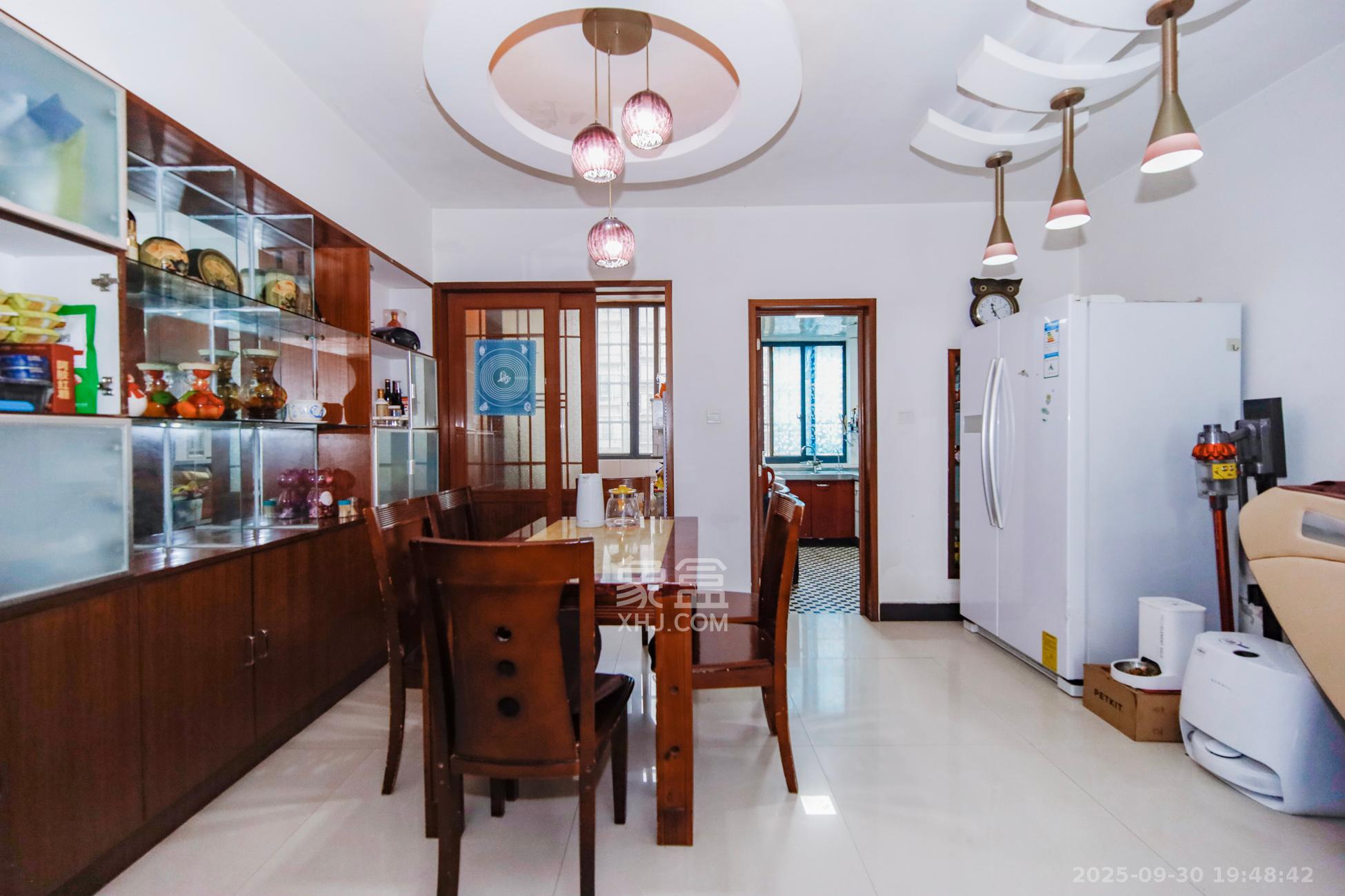 湘水一城(一期)  3室2厅2卫    90.0万客厅