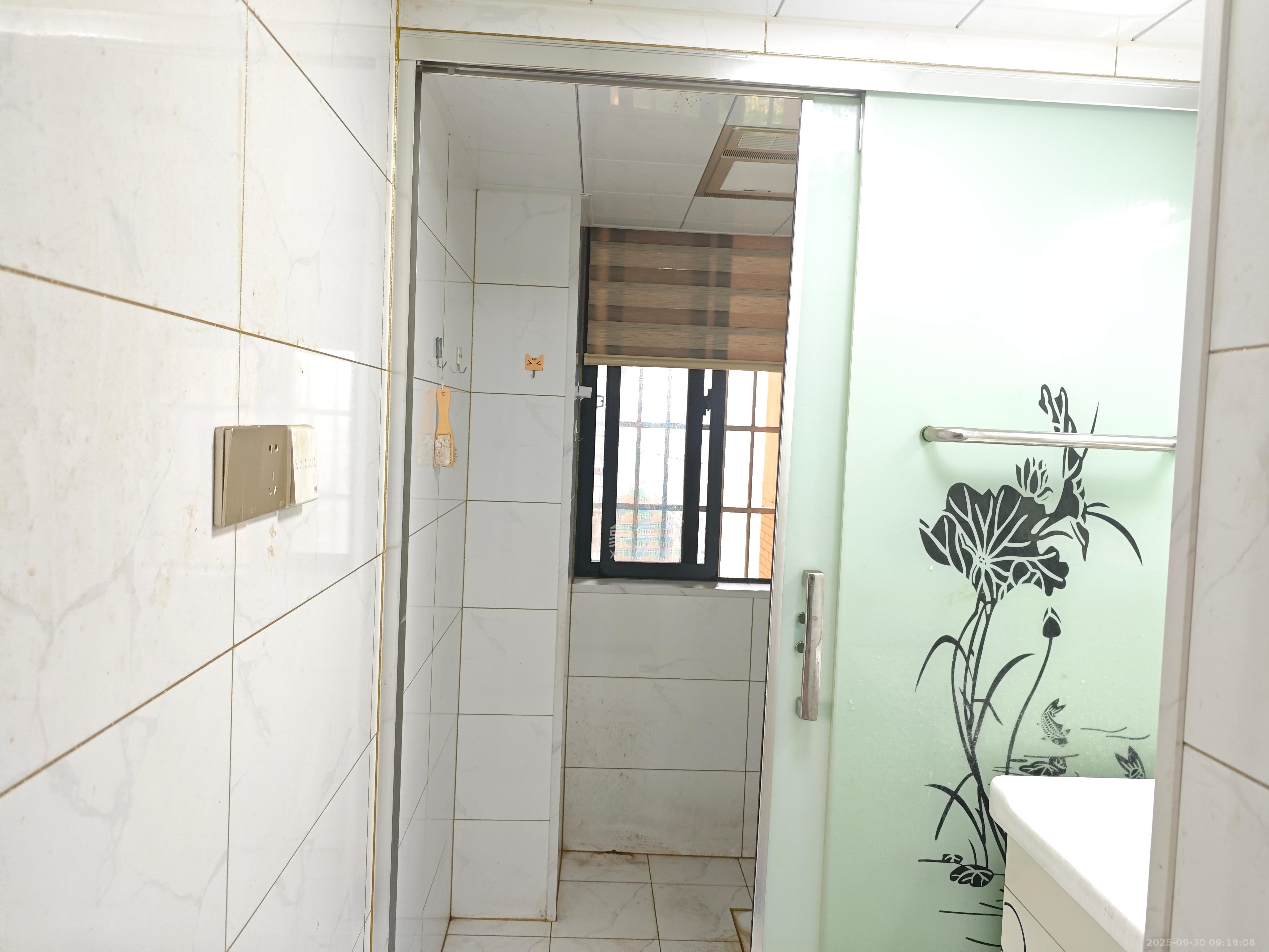 岳鞍阁小区  2室2厅1卫   2000.00元/月室内图