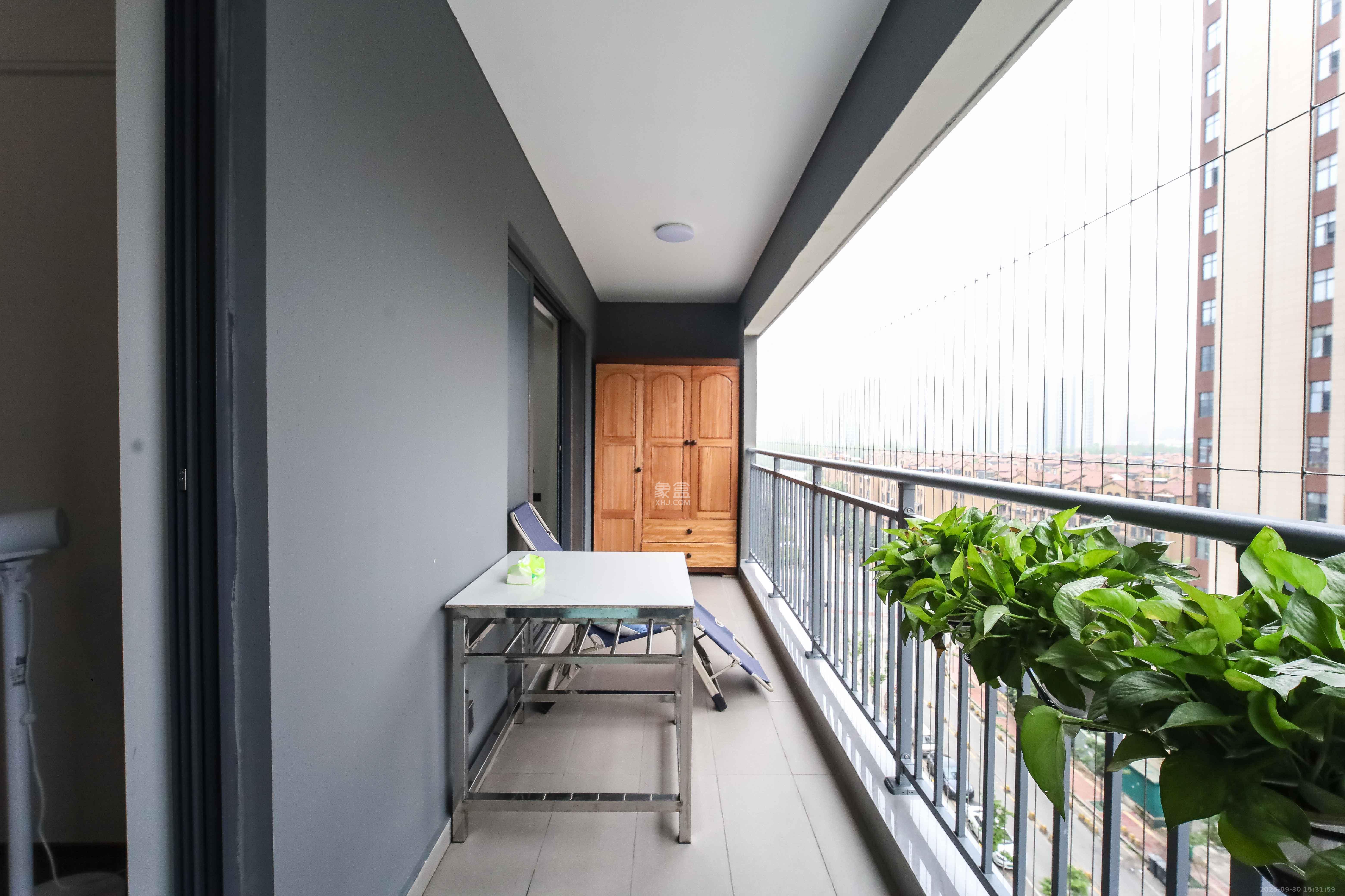 德奥上河城章 4室2厅2卫 230.0万 德奥上河城章 4室2厅2卫 230.0万客厅