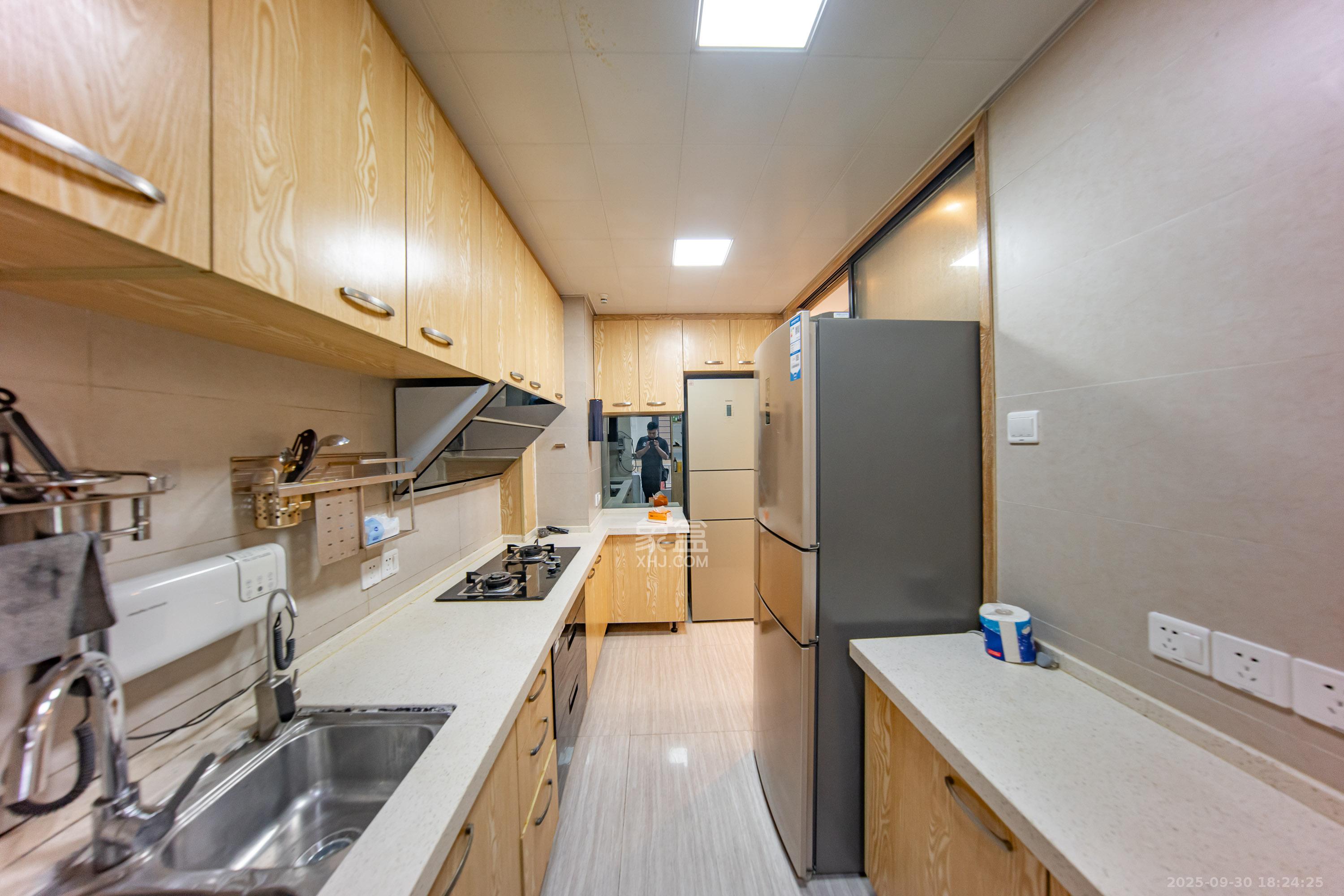 华润橡树湾 1室2厅2卫 100.0万 华润橡树湾 1室2厅2卫 100.0万厨房